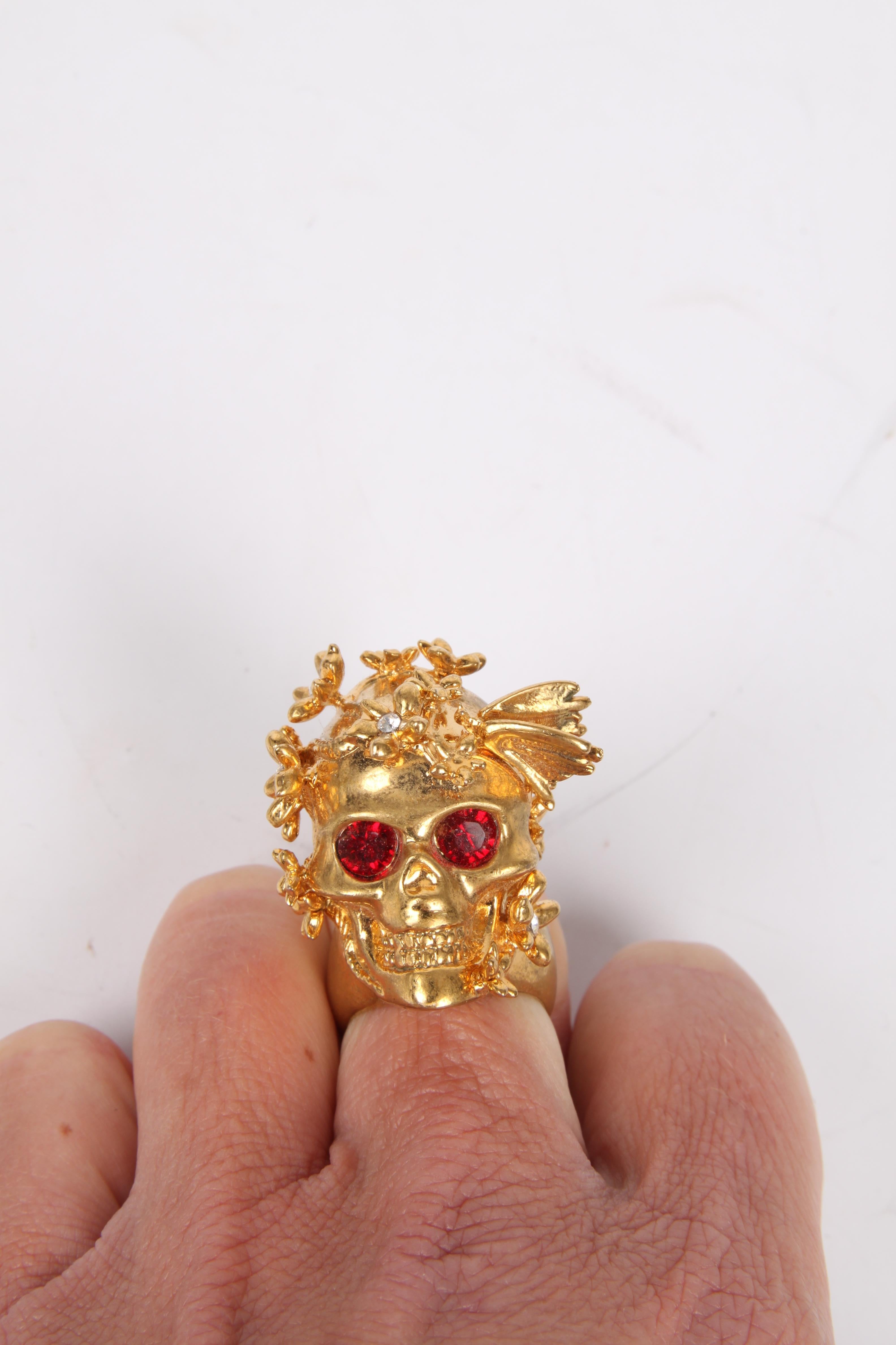 Alexander McQueen Shiny Butterfly Skull Cocktail Ring - gold/red In Good Condition In Baarn, NL