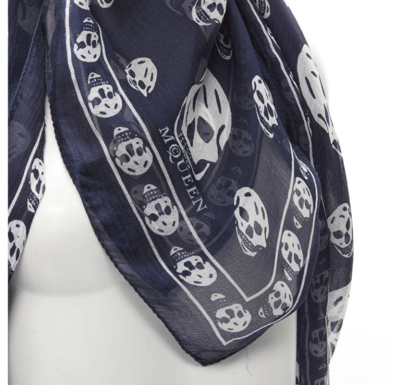 ALEXANDER MCQUEEN Signature navy blue white skeleton skull print scarf
Reference: ANWU/A00833
Brand: Alexander McQueen
Material: 100% Silk
Color: Navy, White
Pattern: Skull
Made in: Italy

CONDITION:
Condition: Excellent, this item was pre-owned and