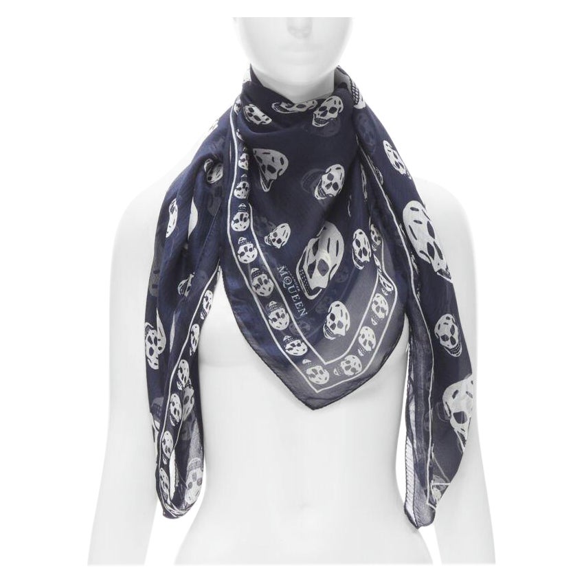 スカーフ Ca Skull 104X120 Scarf - Alexander Mcqueen - Blue/Black - Wo 3666582337803_000_427cedf9f5_1