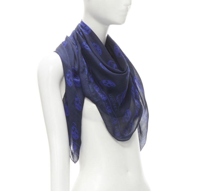 ALEXANDER MCQUEEN Signature navy cobalt blue skeleton skull print scarf In Excellent Condition For Sale In Hong Kong, NT