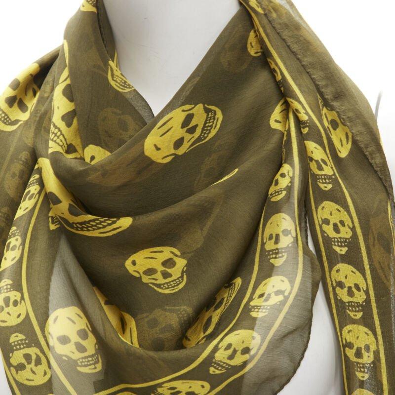 ALEXANDER MCQUEEN Signature skeleton skull green yellow 100% silk scarf
Reference: ANWU/A00577
Brand: Alexander McQueen
Material: Silk
Color: Khaki, Yellow
Pattern: Skull
Made in: Italy

CONDITION:
Condition: Excellent, this item was pre-owned and