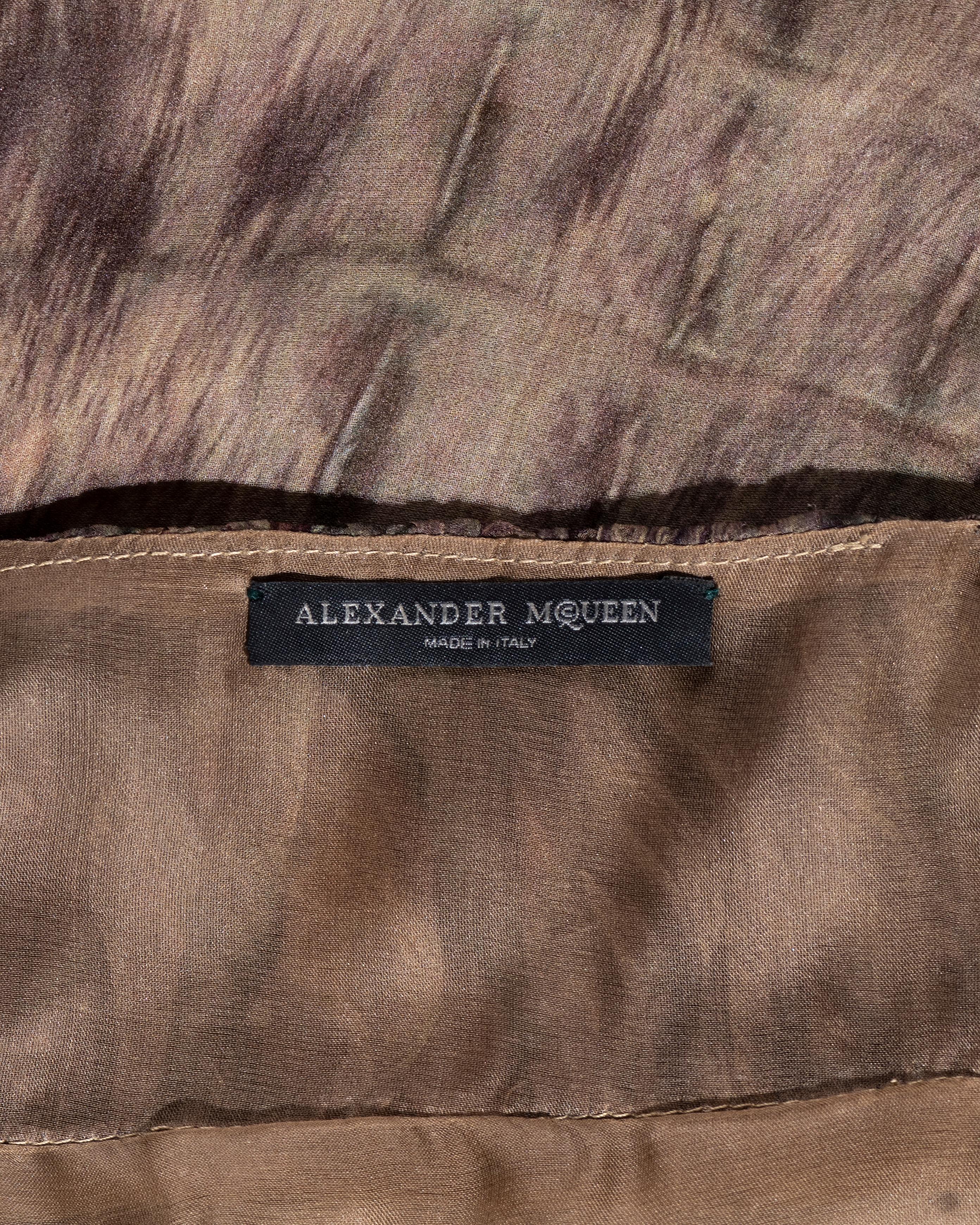 Robe de soirée Alexander McQueen, épaules dénudées, perlée, imprimé animal en soie, automne-hiver 2004 en vente 8