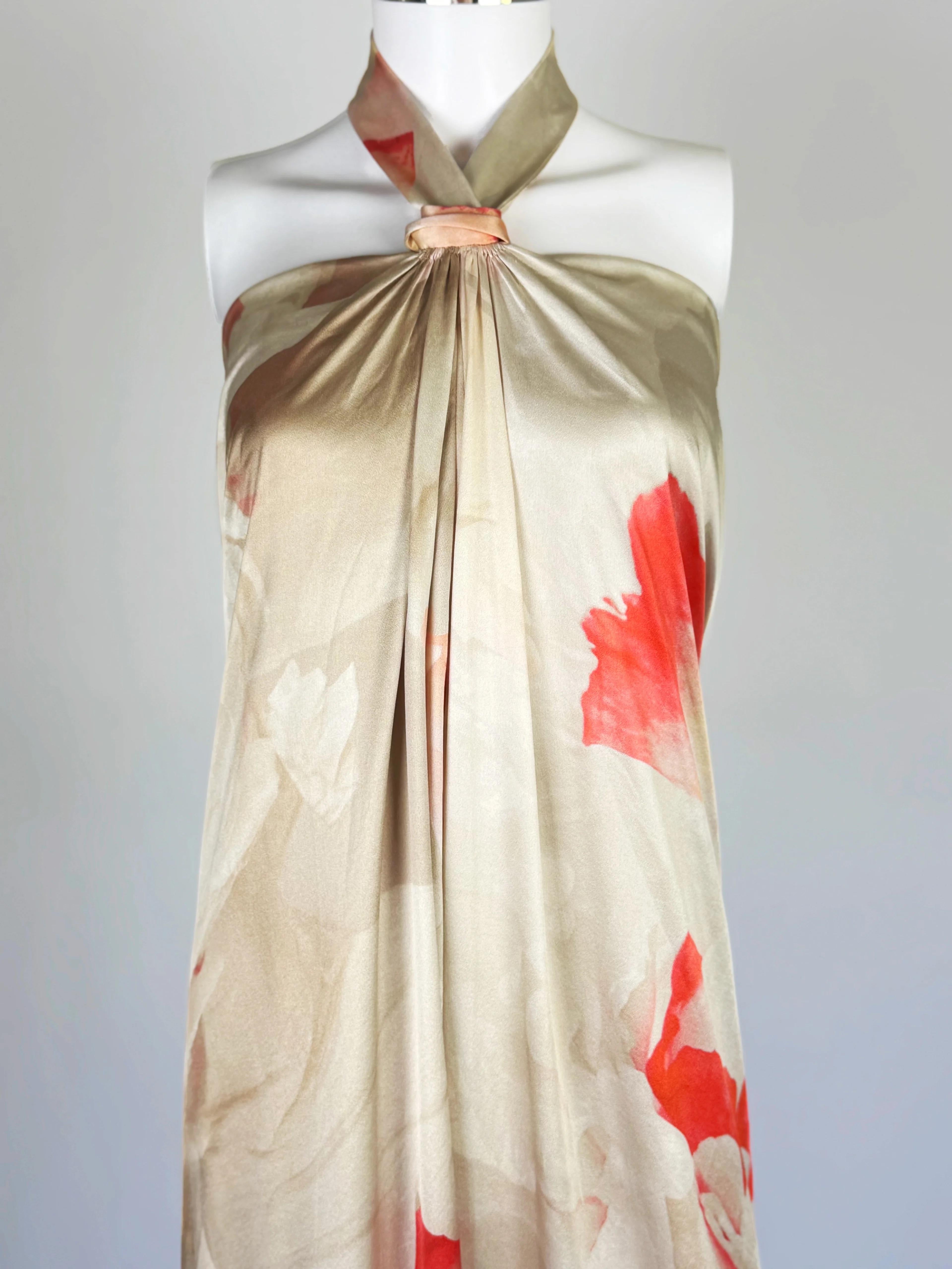 Beige Robe dos nu en soie à fleurs d'Alexander McQueen, 2010 en vente