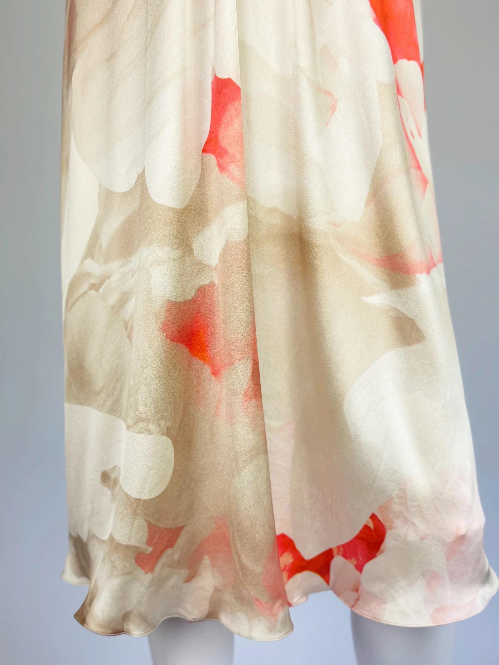 Robe dos nu en soie à fleurs d'Alexander McQueen, 2010 Bon état - En vente à Marlborough, GB