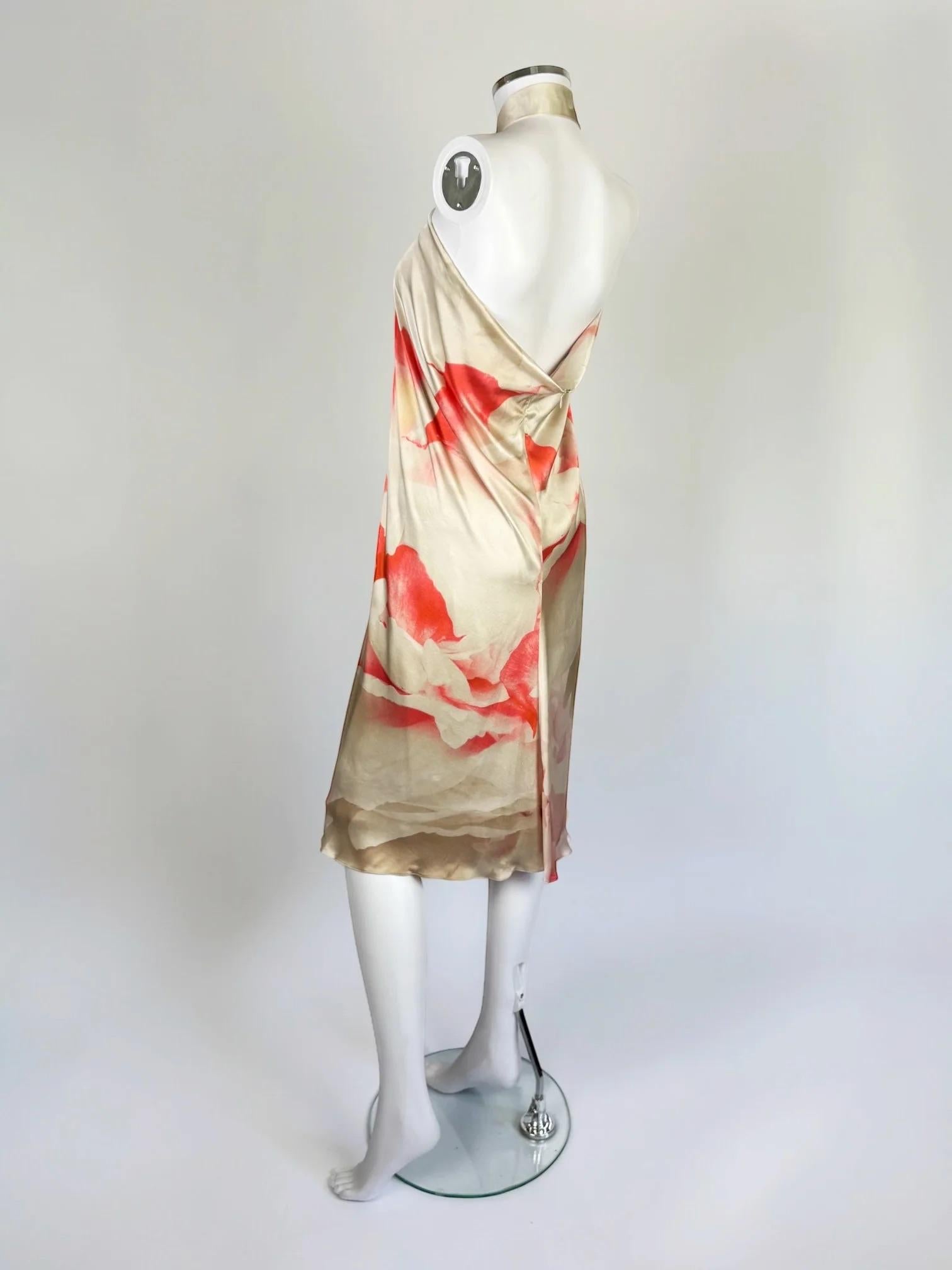Robe dos nu en soie à fleurs d'Alexander McQueen, 2010 en vente 2