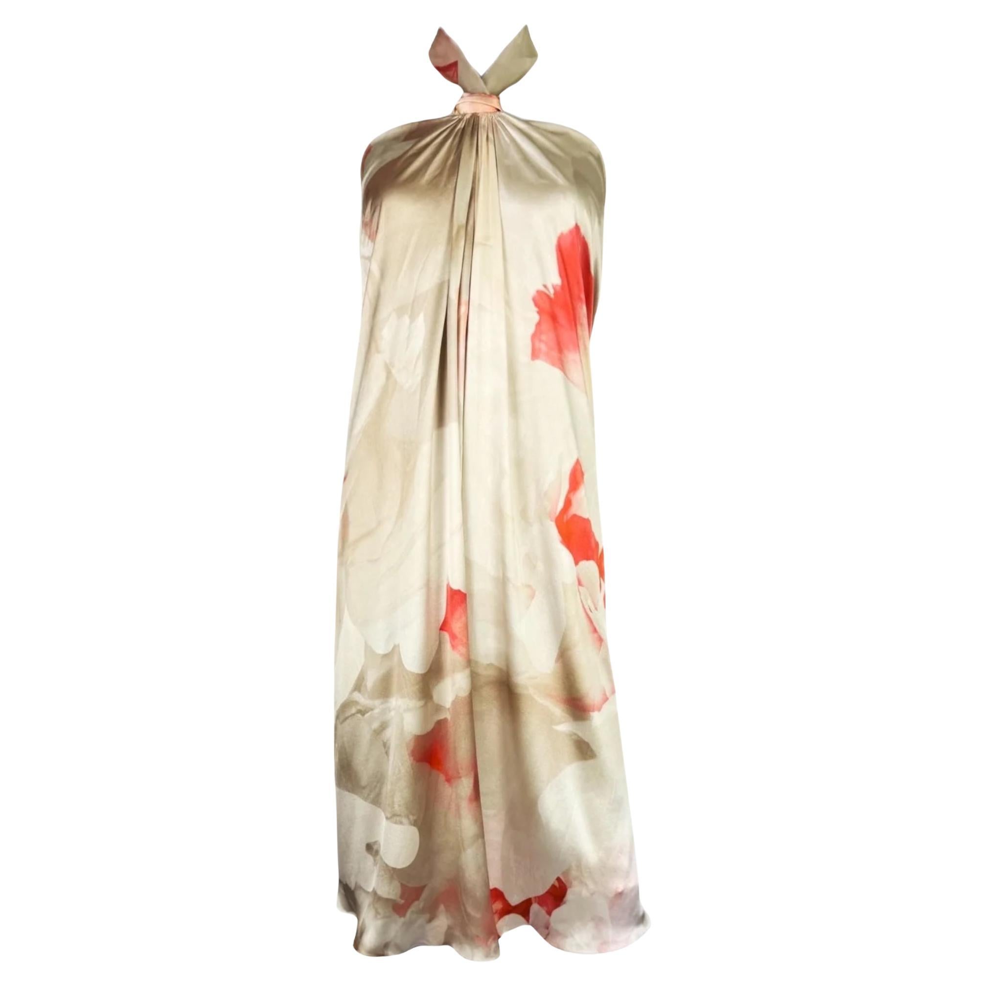 Robe dos nu en soie à fleurs d'Alexander McQueen, 2010