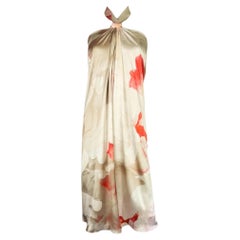 Robe dos nu en soie à fleurs d'Alexander McQueen, 2010