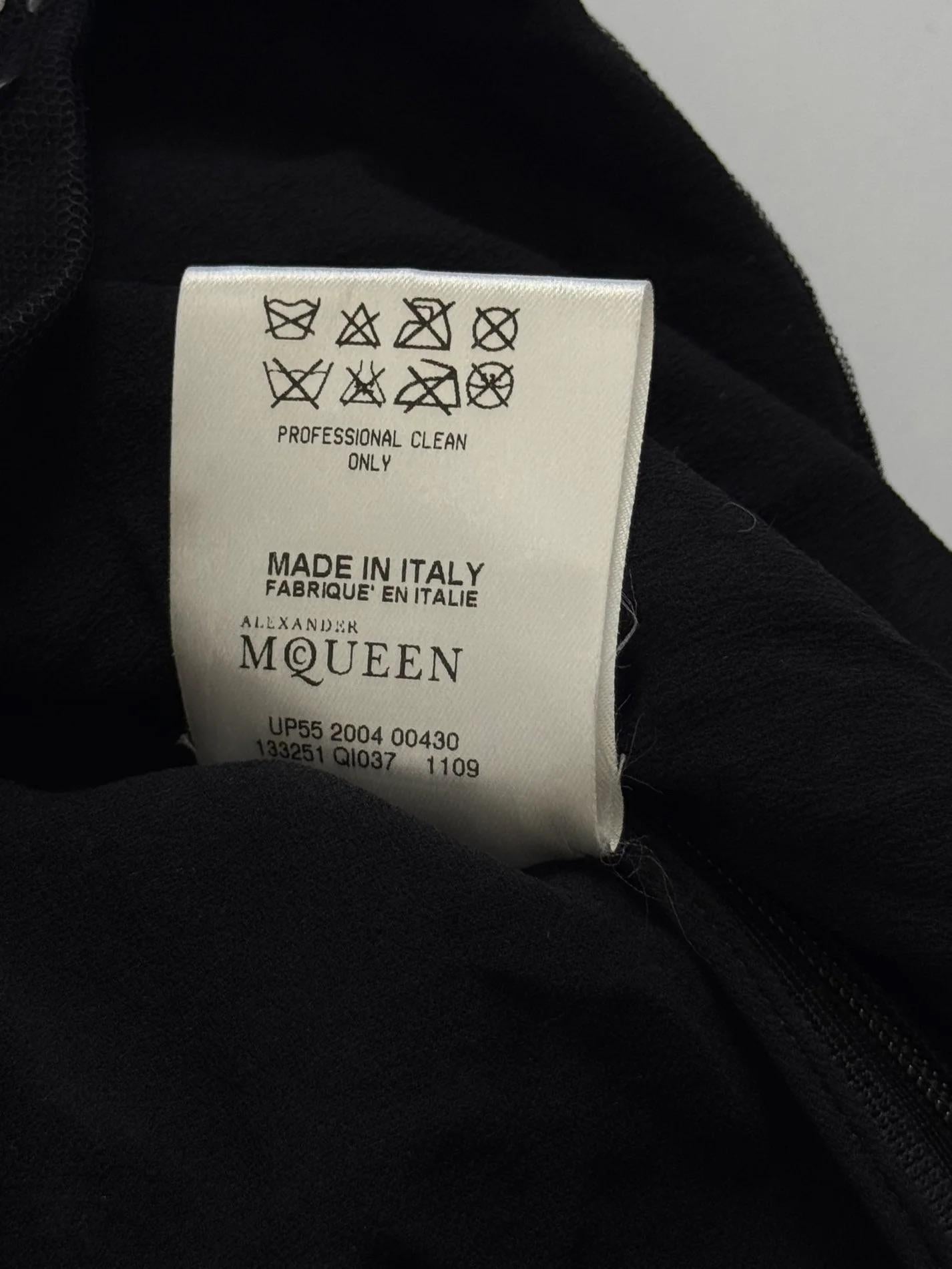 Alexander McQueen - Gilet di seta e paillettes, 2004 in vendita 7