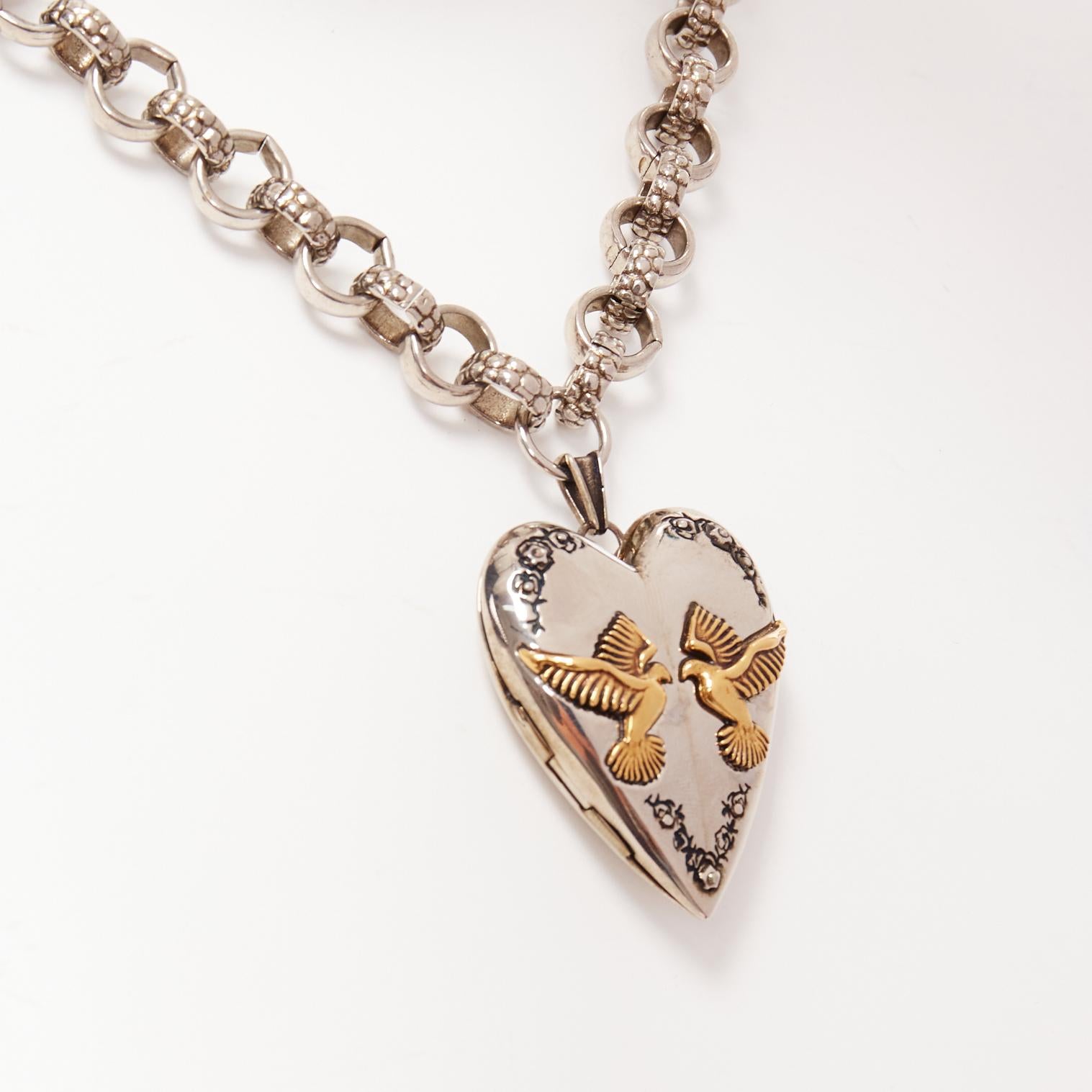 ALEXANDER MCQUEEN silver gold birds heart locket textured chain necklace
Reference: TGAS/D01108
Brand: Alexander McQueen
Material: Metal
Color: Silver, Gold
Pattern: Solid
Closure: Lobster Clasp
Lining: Silver Metal
Extra Details: Logo charm at