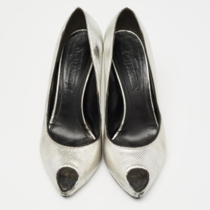 Women's Alexander McQueen Silver Lizard Embossed Leather Peep-Toe Pumps Size 37.5 For Sale