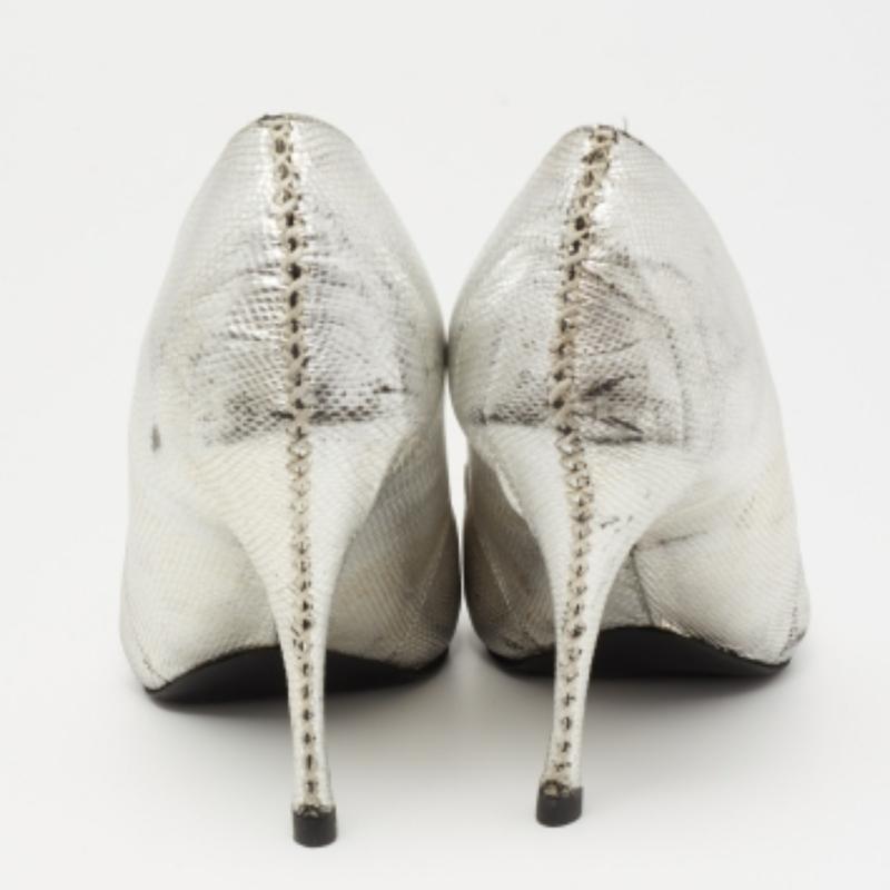 Alexander McQueen Silver Lizard Embossed Leather Peep-Toe Pumps Size 37.5 For Sale 1
