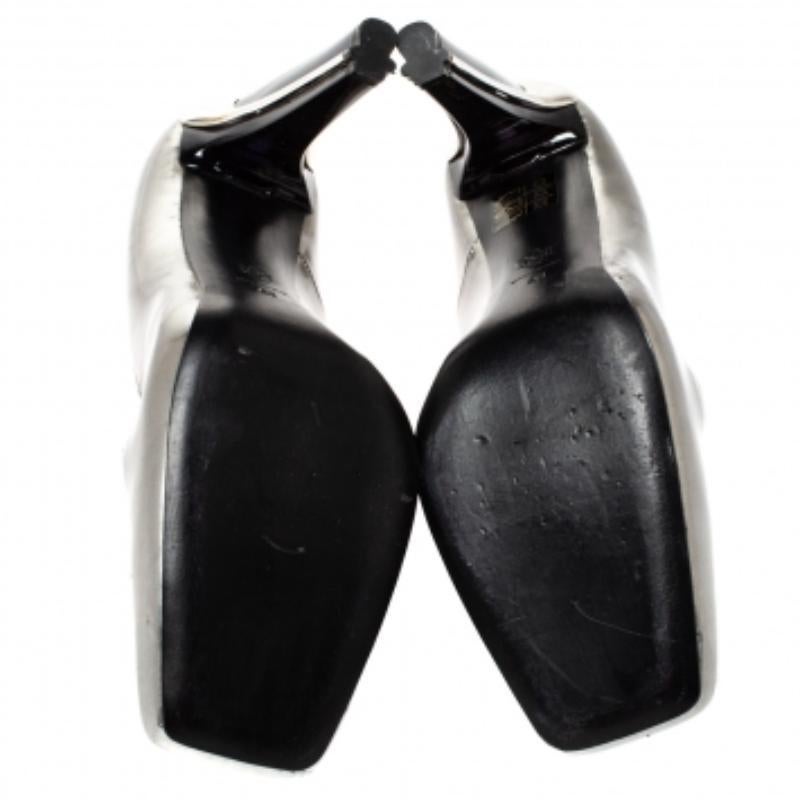 Alexander McQueen Silberne quadratische Pumps aus Lackleder mit quadratischer Zehe Größe 41 Damen im Angebot