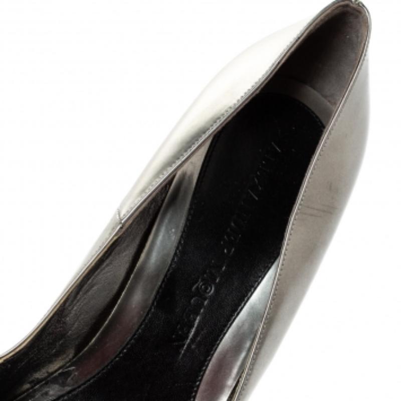 Alexander McQueen Silberne quadratische Pumps aus Lackleder mit quadratischer Zehe Größe 41 im Angebot 2