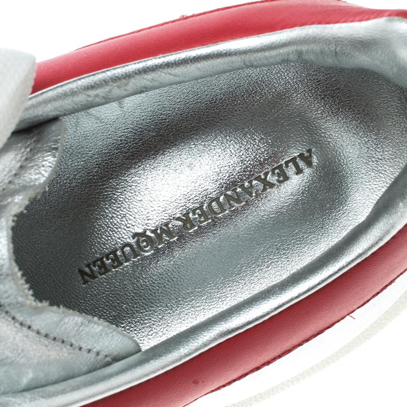 Alexander McQueen Silver/Red Classic Larry Platform Lace Up Sneakers Size 45 In Good Condition In Dubai, Al Qouz 2