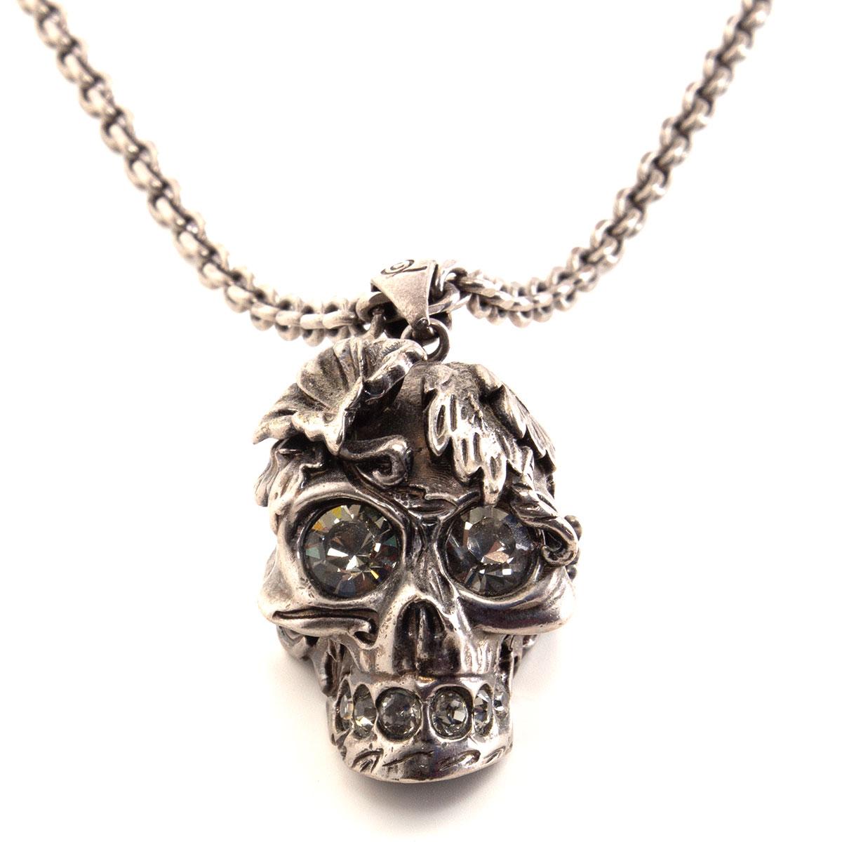 Alexander McQueen silver-tone brass chain necklace with flower skull pendant. Rhinestone eyes and teeth. Has been worn and is in excellent condition.

Width 2.4cm (0.9in)
Height 3.8cm (1.5in)
Depth 3.4cm (1.3in)
Length 43cm (16.8in)