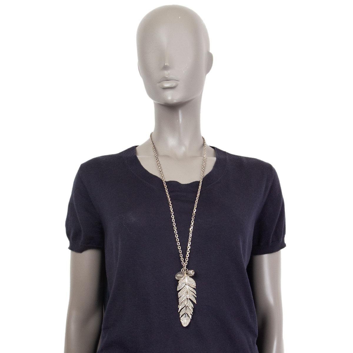 ALEXANDER MCQUEEN silver-tone brass PAVE FEATHER Chain Necklace In Excellent Condition In Zürich, CH