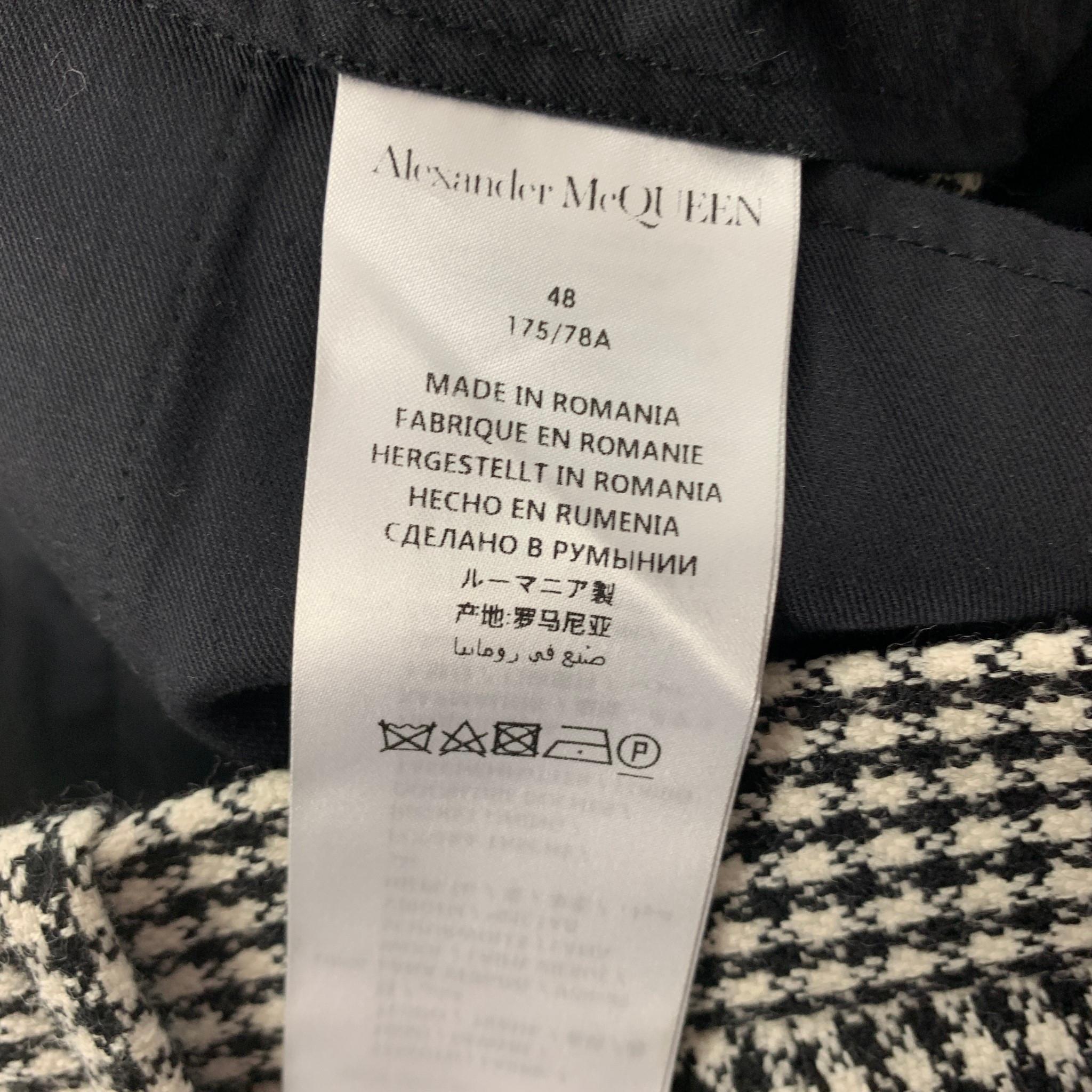 ALEXANDER MCQUEEN Size 32 Black White Houndstooth Wool Dress Pants In Good Condition In San Francisco, CA