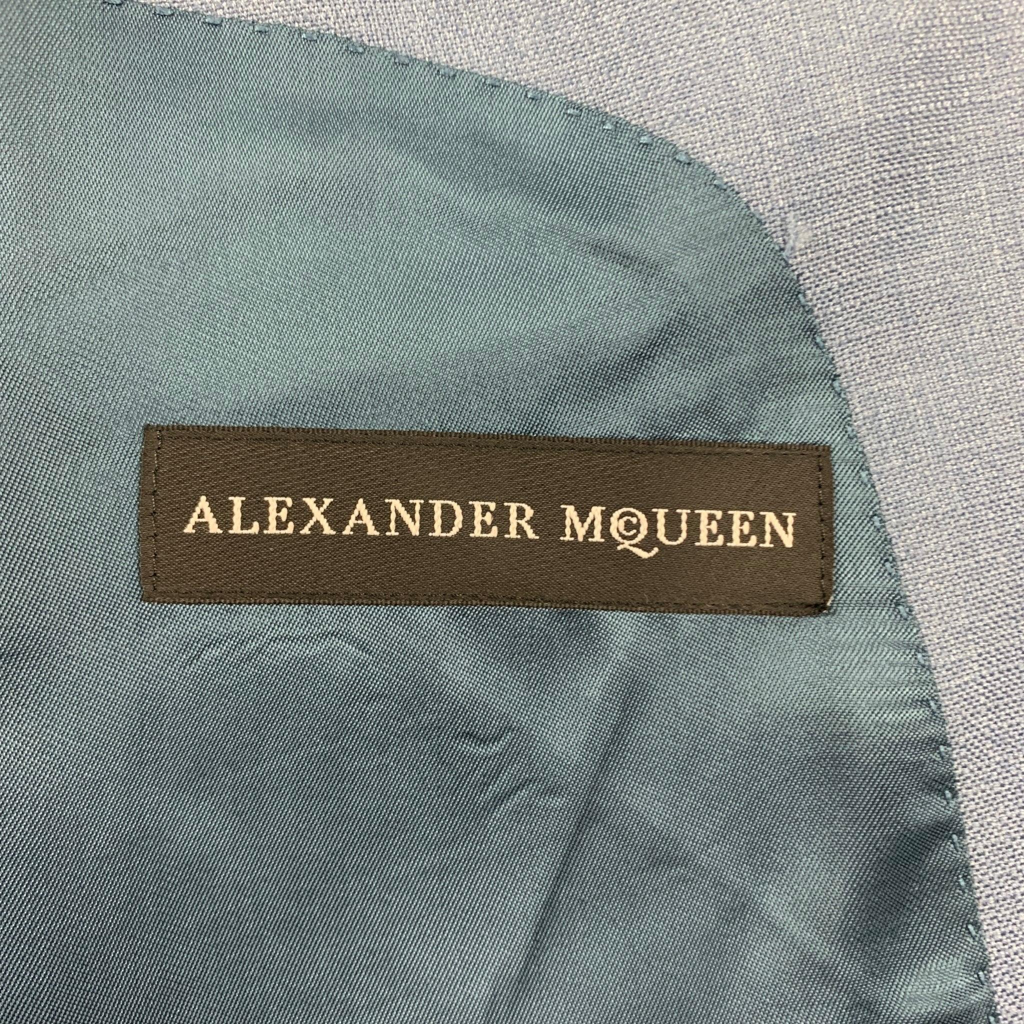 ALEXANDER MCQUEEN - Costume en soie bleue à revers en pointe, taille 38 en vente 5
