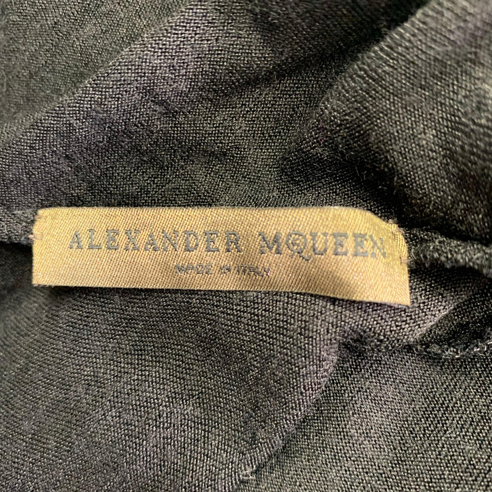 Alexander McQueen Taille 4 Pull à col bénitier en viscose noire Bon état - En vente à San Francisco, CA