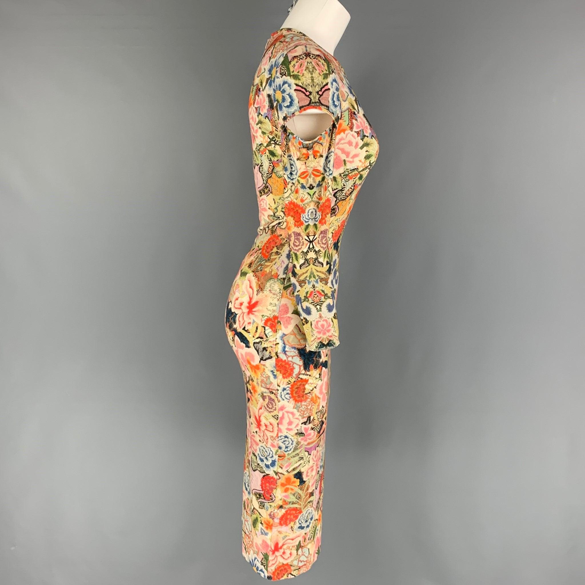 ALEXANDER McQUEEN dress comes in a multi-color abstract floral rayon blend featuring shoulder cut-out details, crew-neck, and a back zip up closure.
Made in Italy. Very Good
Pre-Owned Condition. 

Marked:   40  

Measurements: 
 
Shoulder: 15 inches