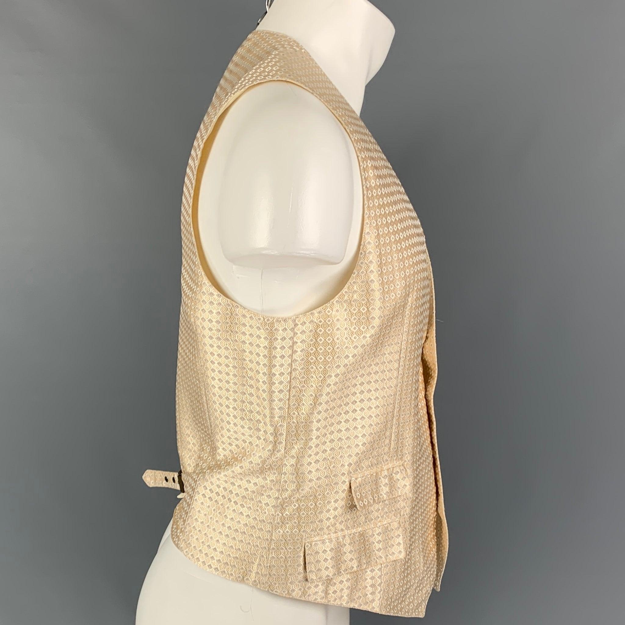 ALEXANDER McQUEEN vest comes in a beige jacquard silk featuring a back adjustable strap, flap pockets, and a buttoned closure. Made in Italy.
Very Good
Pre-Owned Condition. 

Marked:   50 

Measurements: 
 
Shoulder: 13.5 inches  Chest: 38 inches 