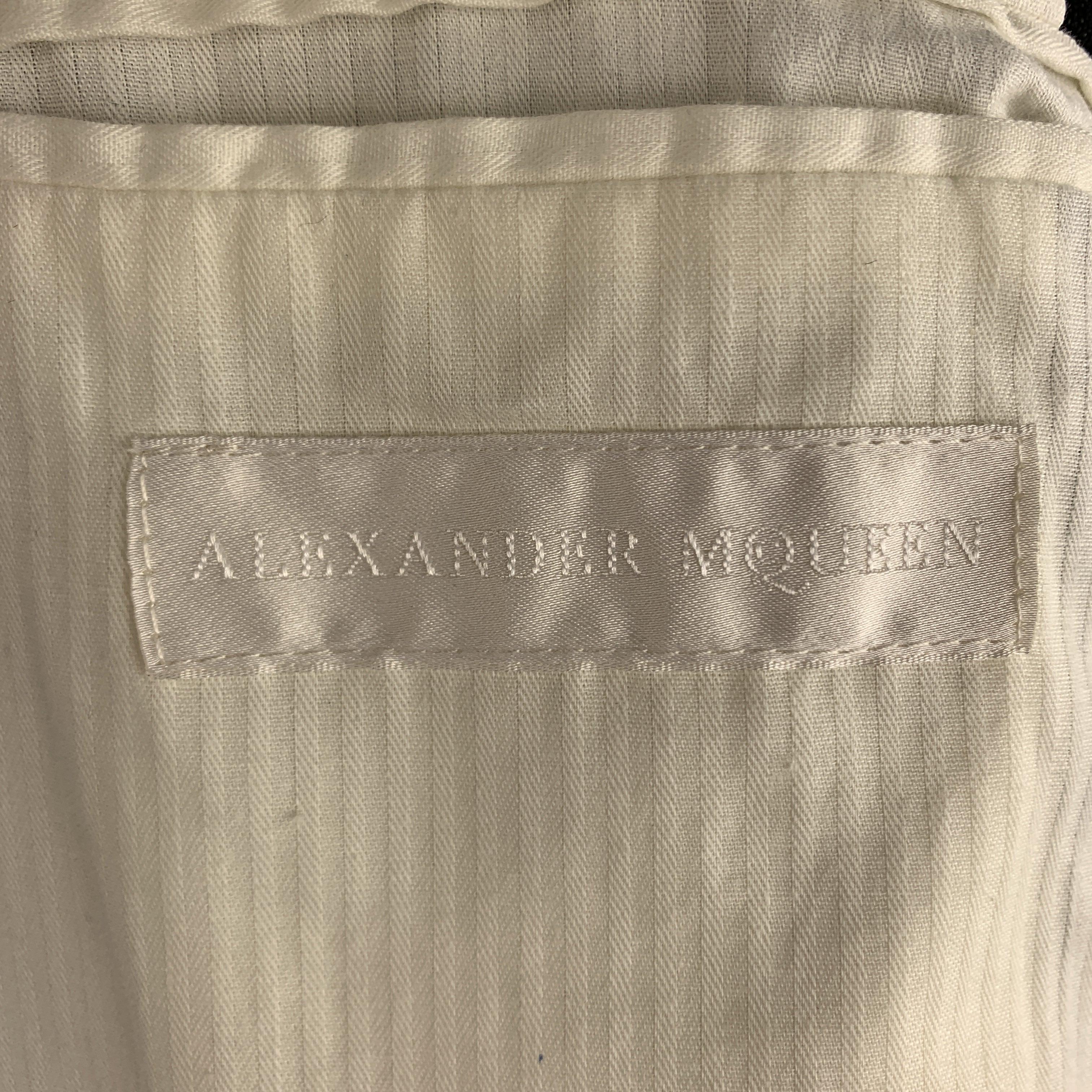 ALEXANDER MCQUEEN Size 42 Black Linen Notch Lapel Hidden Button Sport Coat For Sale 4