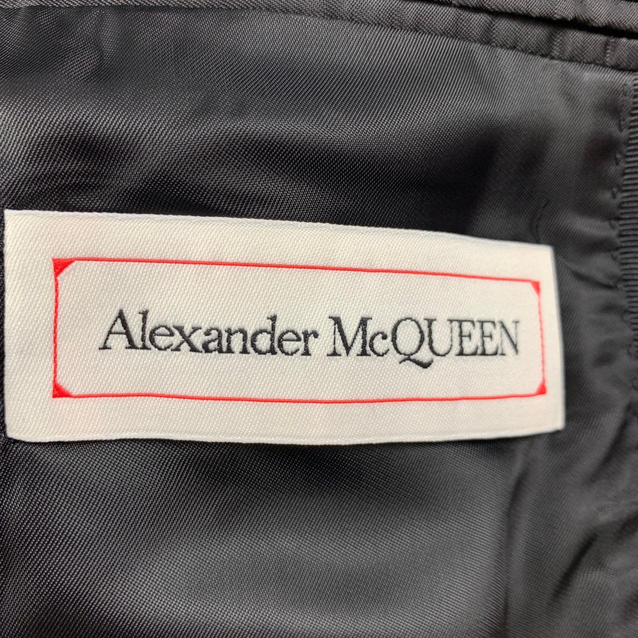 ALEXANDER MCQUEEN - Manteau de sport en laine noir à revers pointu, taille 44 en vente 4