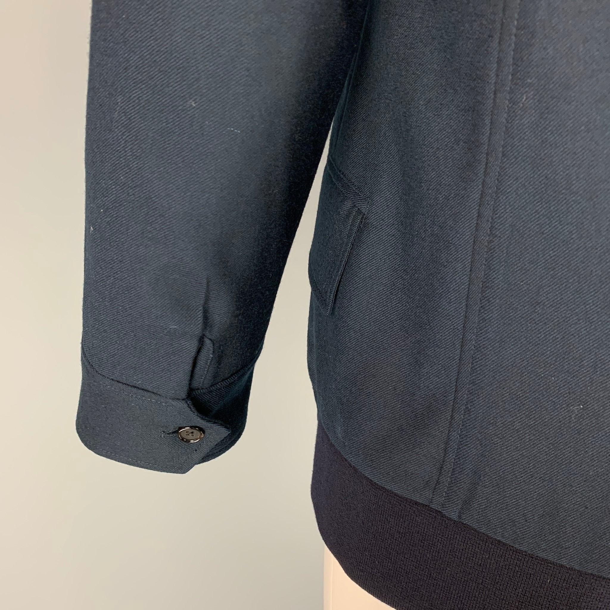 ALEXANDER MCQUEEN Manteau de sport hybride à col châle en laine bleu marine, taille 44 Pour hommes en vente