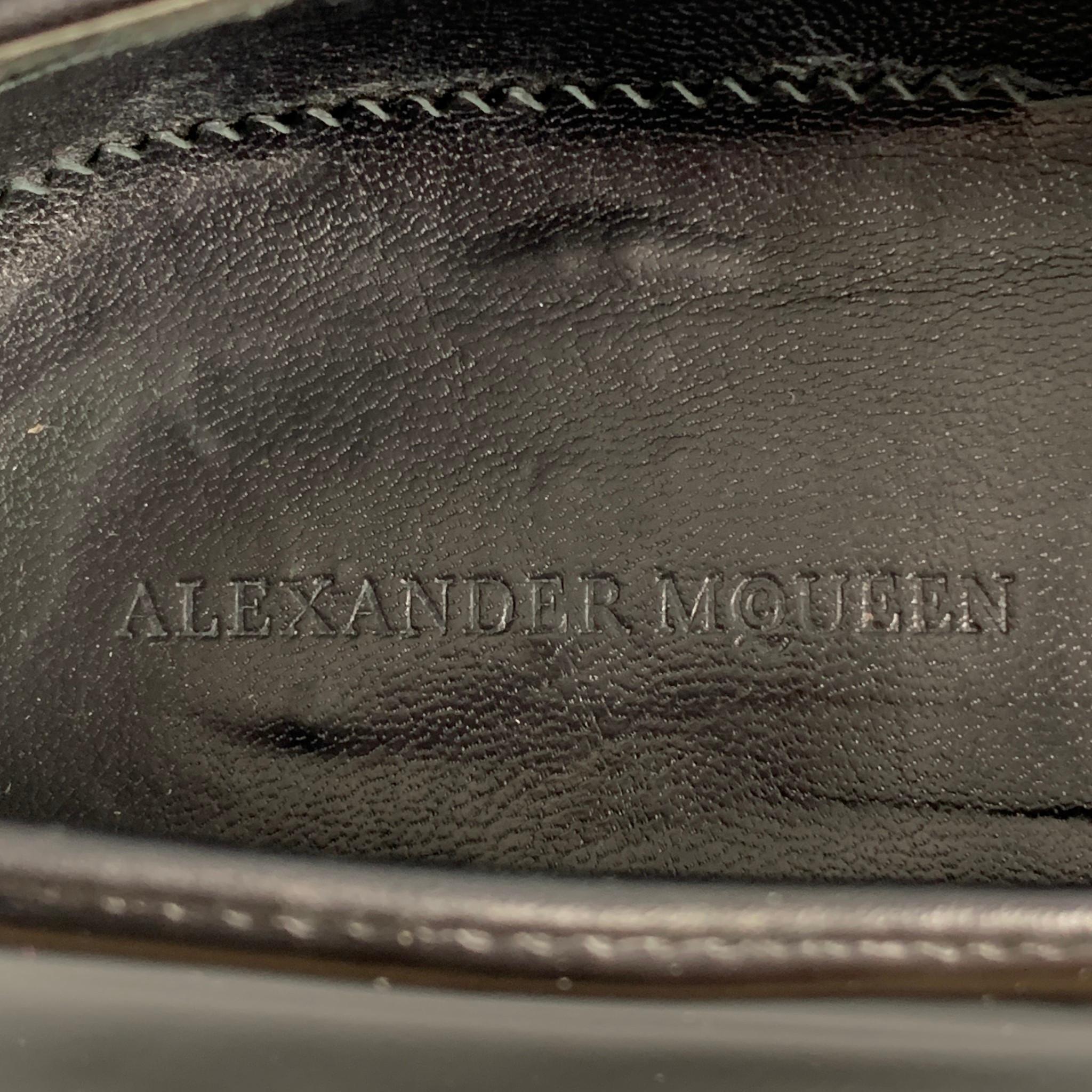 ALEXANDER MCQUEEN - Mocassins en cuir cloutés noirs et argentés, taille 9 2