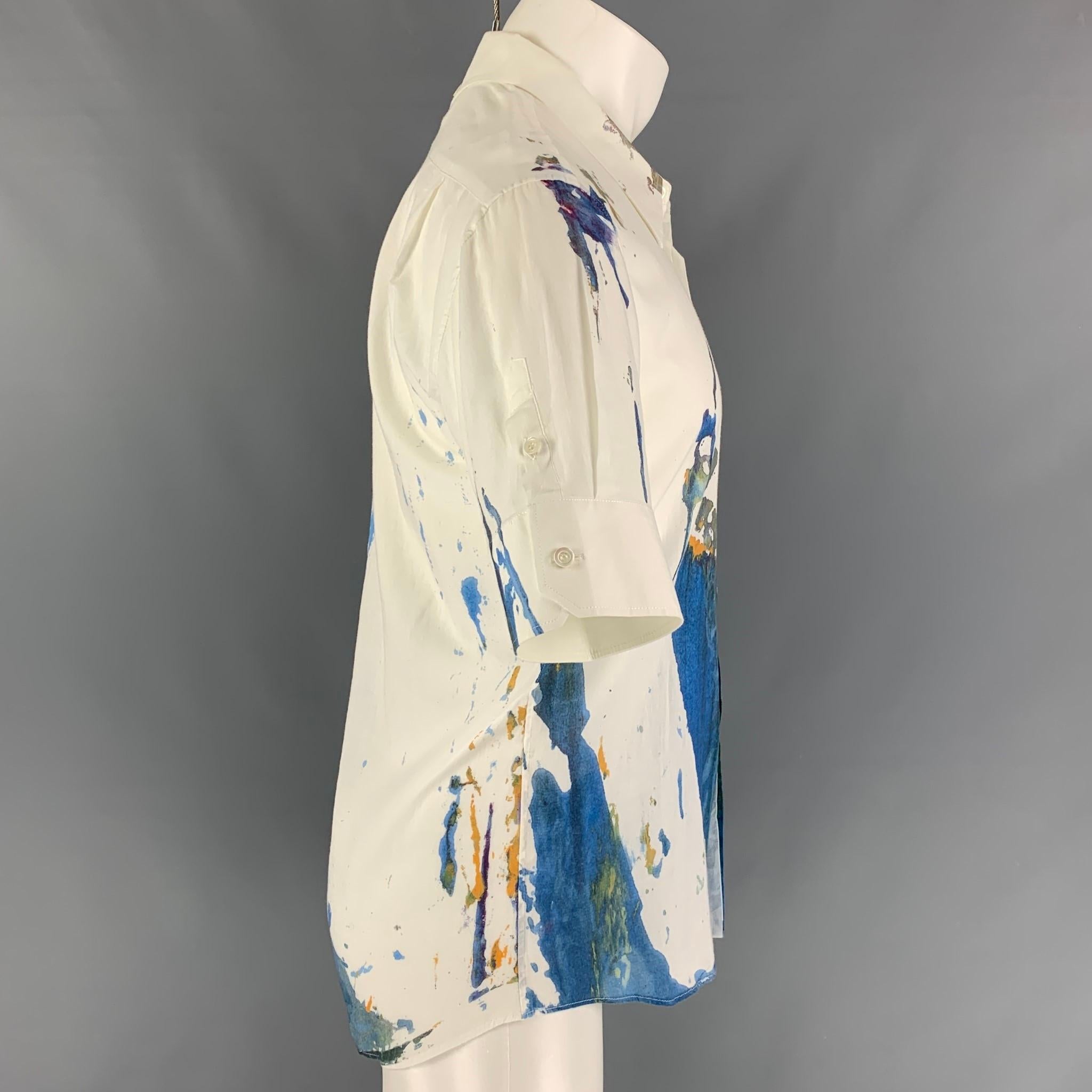 ALEXANDER McQUEEN short sleeve shirt comes in a white & blue splattered cotton featuring a front pocket, spread collar, and a hidden placket closure. Made in Italy. 

Very Good Pre-Owned Condition.
Marked: 48
Original Retail Price: