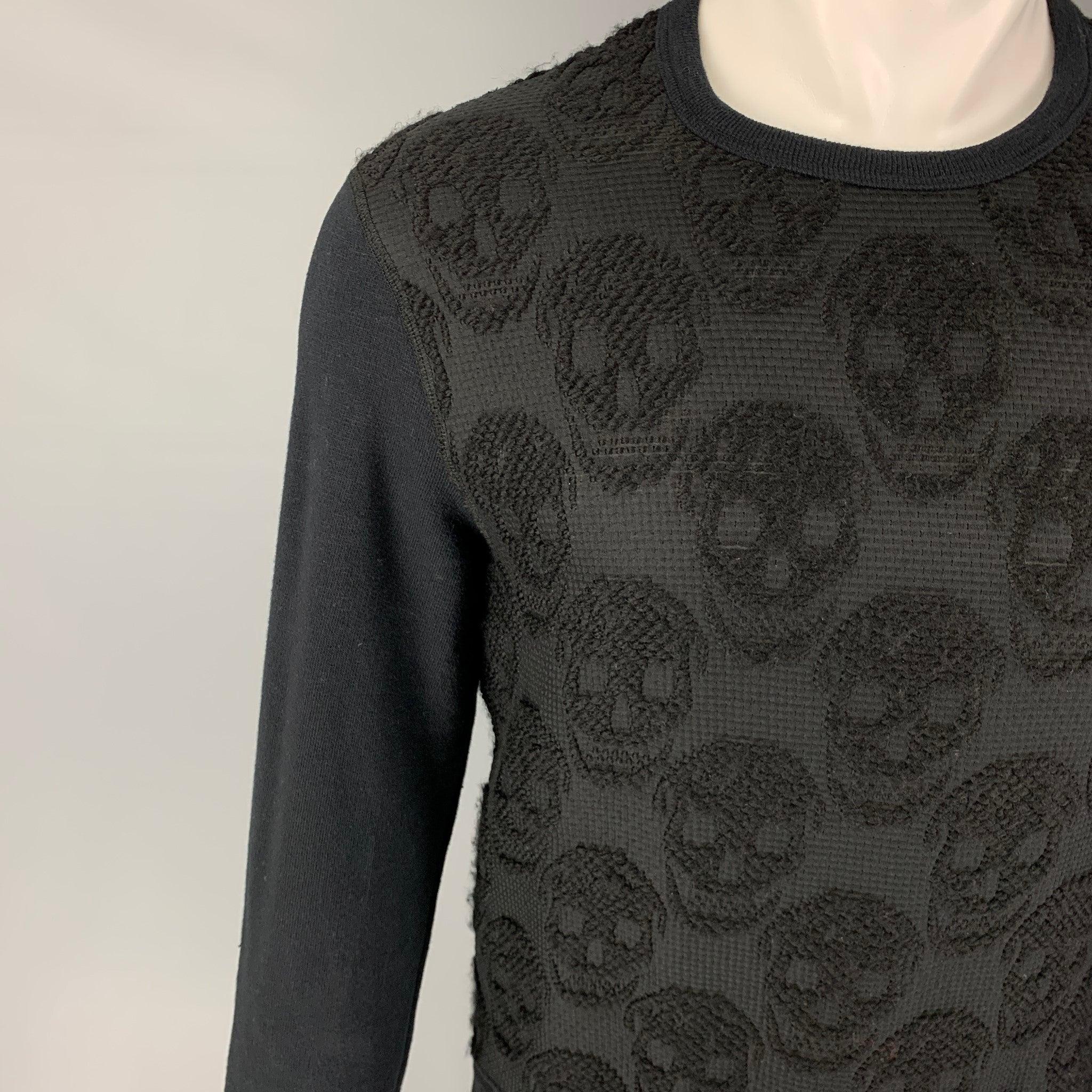 ALEXANDER McQUEEN pullover comes in a black cotton / silk featuring a skull print throughout and a crew-neck. Made in Italy.
Excellent
Pre-Owned Condition. 

Marked:   S 

Measurements: 
 
Shoulder: 19 inches Chest: 38 inches Sleeve: 26 inches