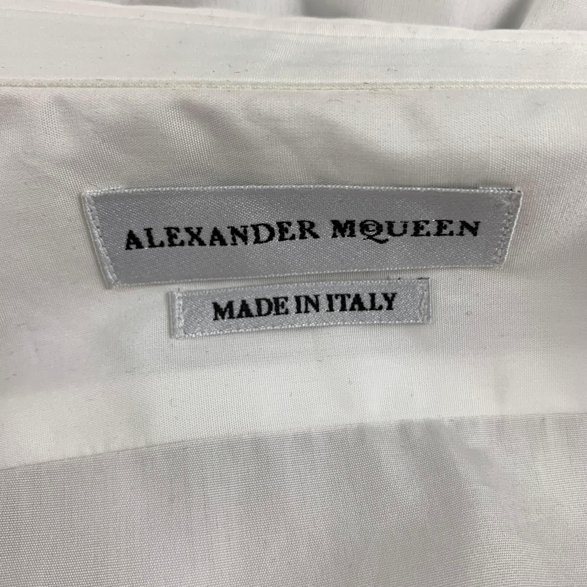 ALEXANDER McQUEEN long sleeve shirt comes in a white & black embroidery cotton featuring a spread collar and a button up closure. Made in Italy. 

Very Good Pre-Owned Condition.
Marked: 17

Measurements:

Shoulder: 18 in.
Chest: 44 in.
Sleeve: 27