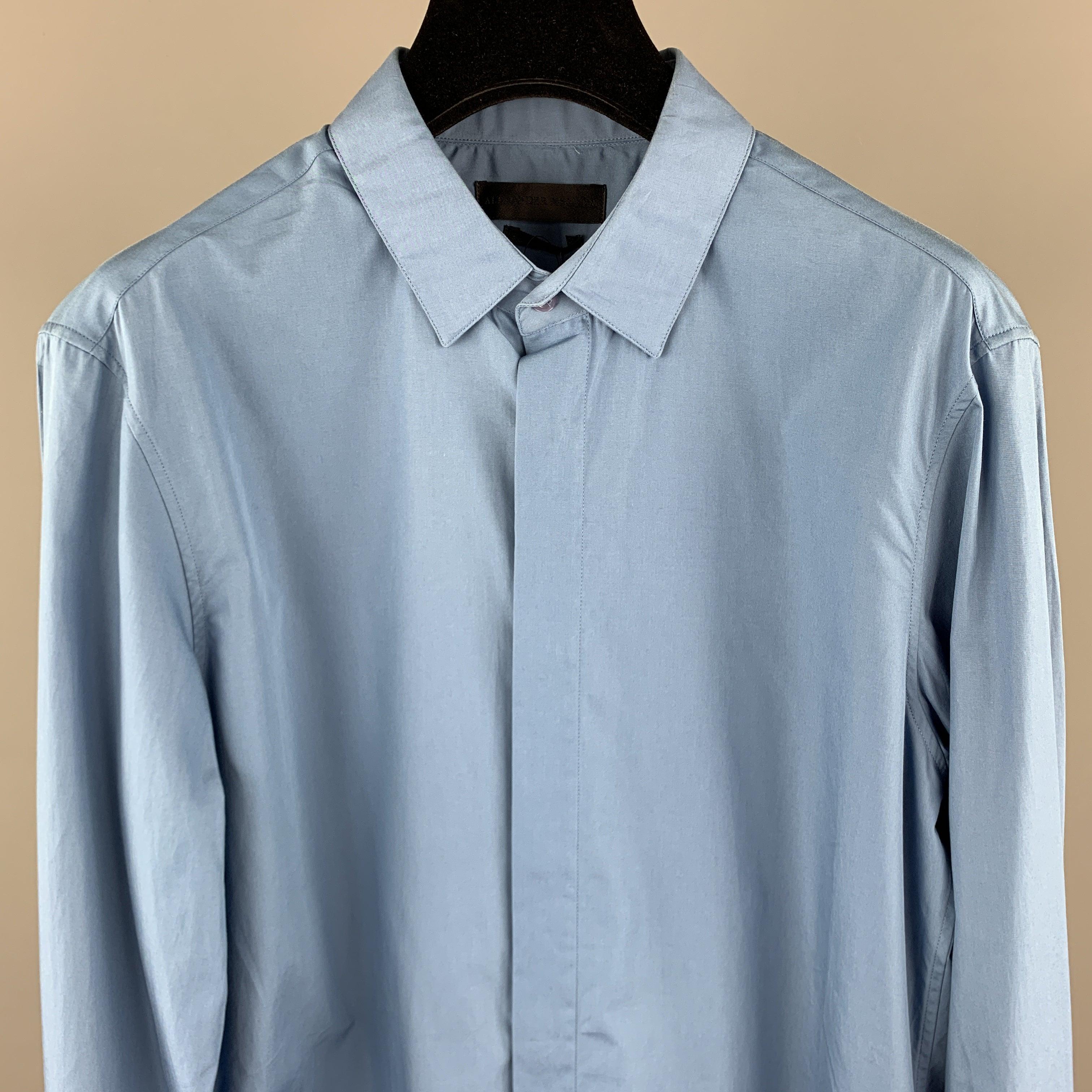 ALEXANDER MCQUEEN Long Sleeve Shirt comes in a blue cotton featuring a button up style with a hidden button closure. Made in Italy.
New With Tags.
 

Marked:   46 

Measurements: 
 
Shoulder: 15.5 inches 
Chest: 36 inches Sleeve: 27 inches 
Length:
