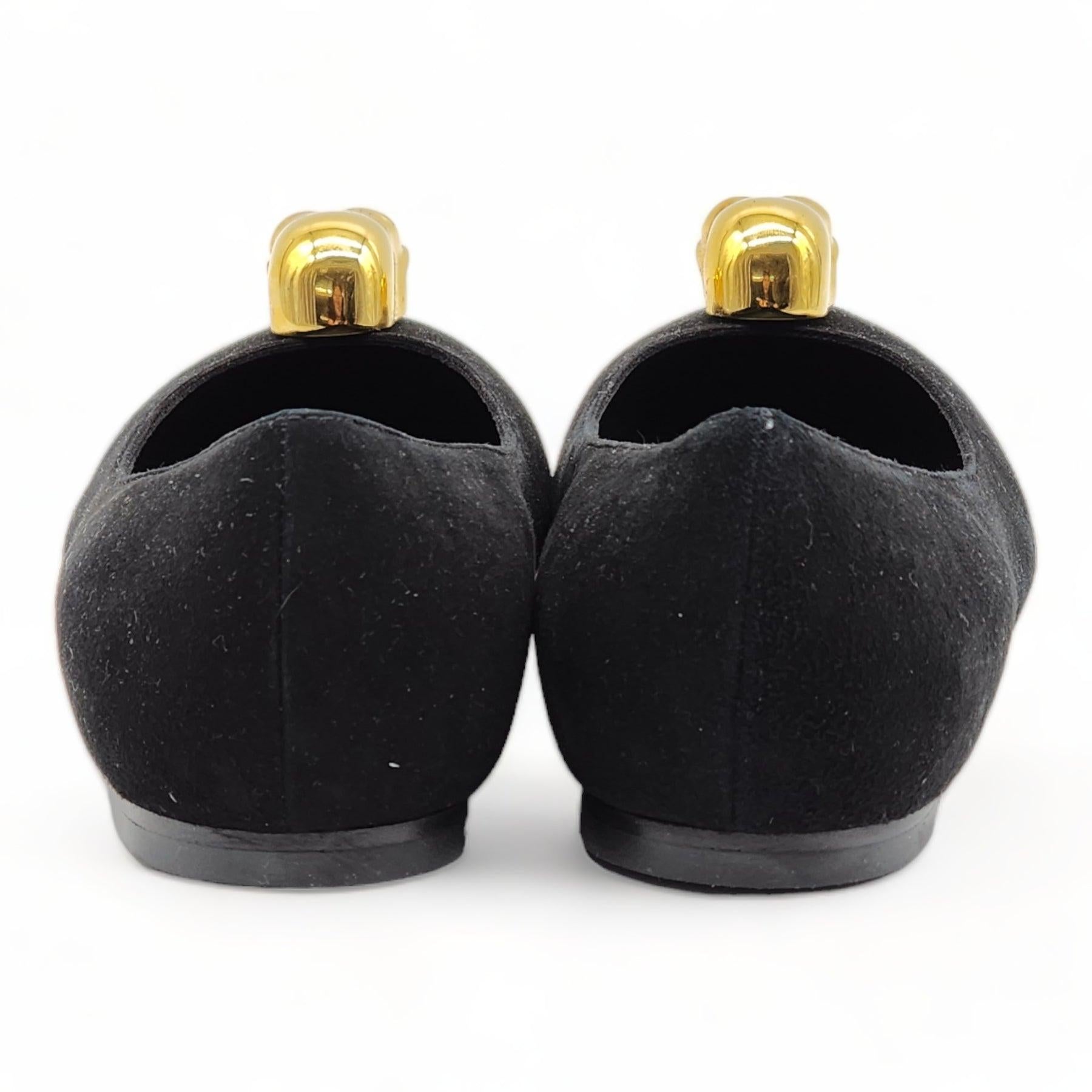 Alexander McQueen Skull Ballerinas Black Velvet in Black In Excellent Condition For Sale In Los Angeles, CA