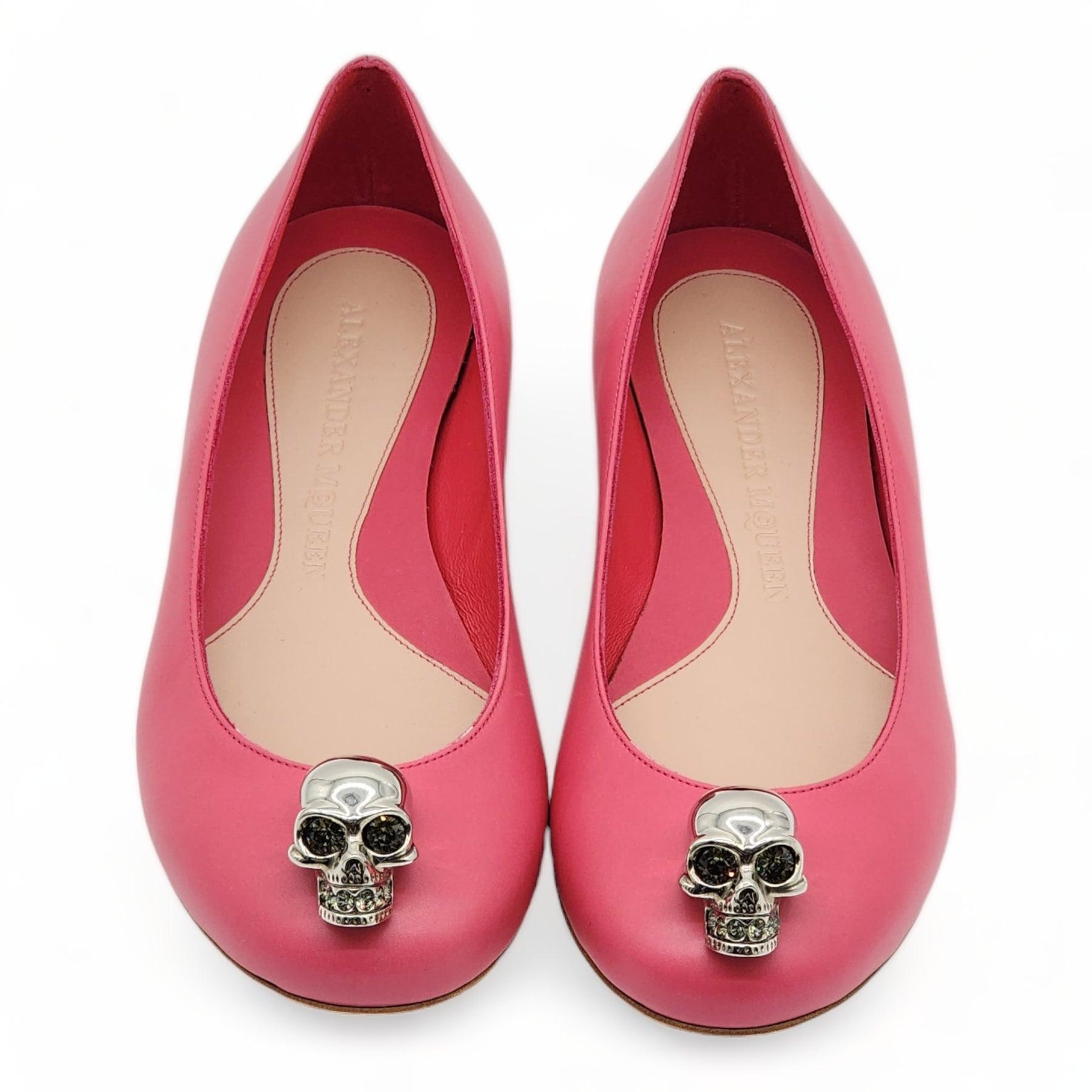 Alexander McQueen Skull Ballerinas Leather in Pink.

Additional information:
Material: Calfskin leather
Signature metal skull
Color: Pink
Size: 6.5 US
Country: Italy
Include: Box and dustbag.