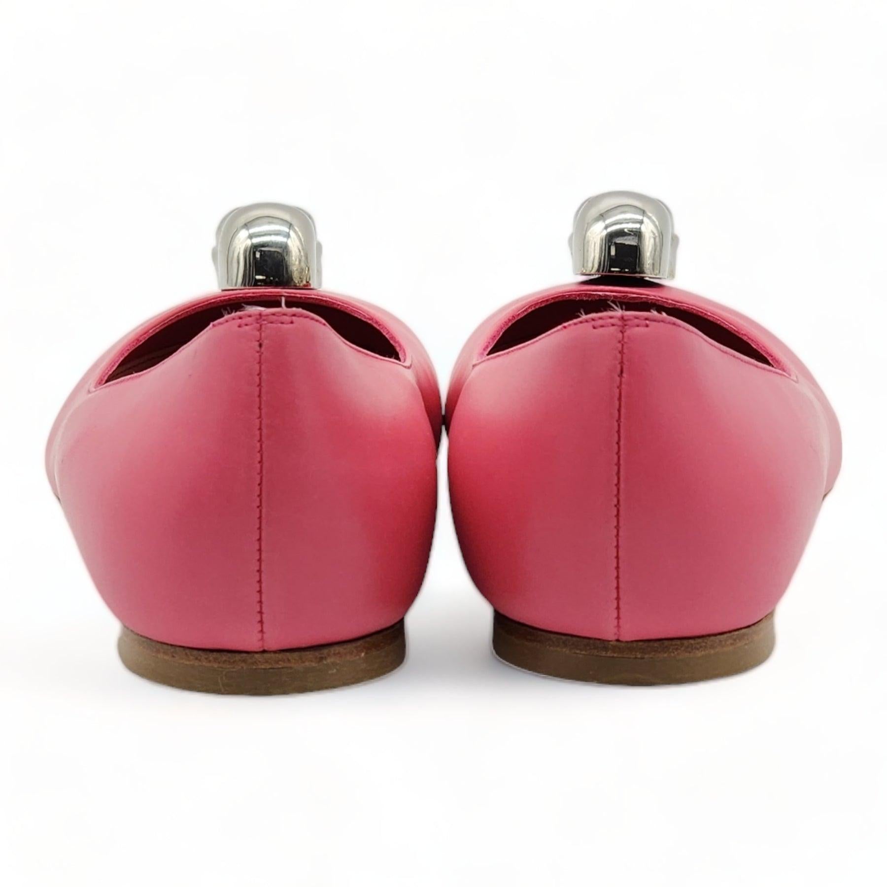 Alexander McQueen Skull Ballerinas Leather in Pink In Excellent Condition For Sale In Los Angeles, CA
