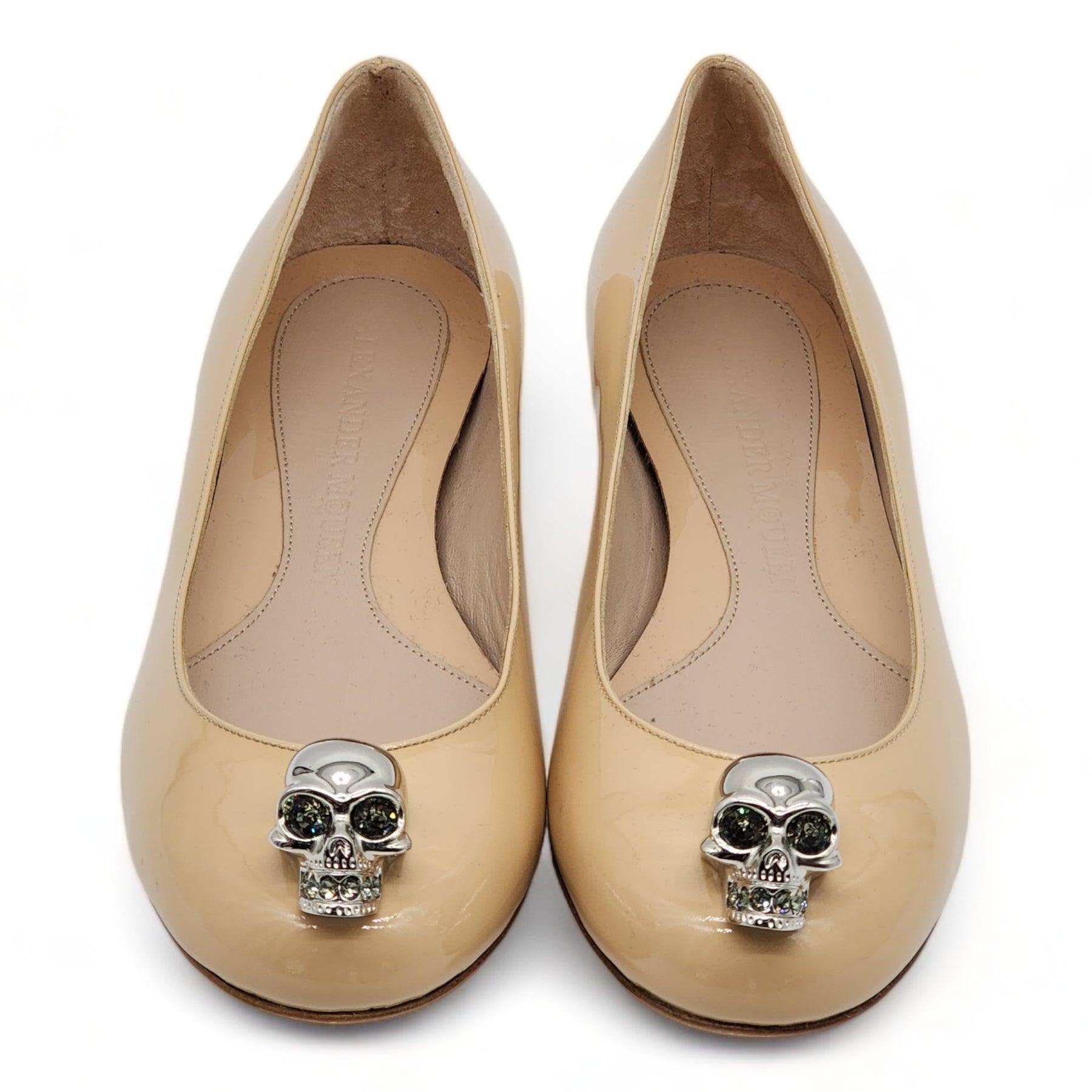 Classic McQueen design, the skull ballerinas. 

Additional information:
Material: Patent leather
Leather outsole
Color: Beige
Size: 6.5 US (36.5 EU)
Country: Italy
Condition: Brand new with box.