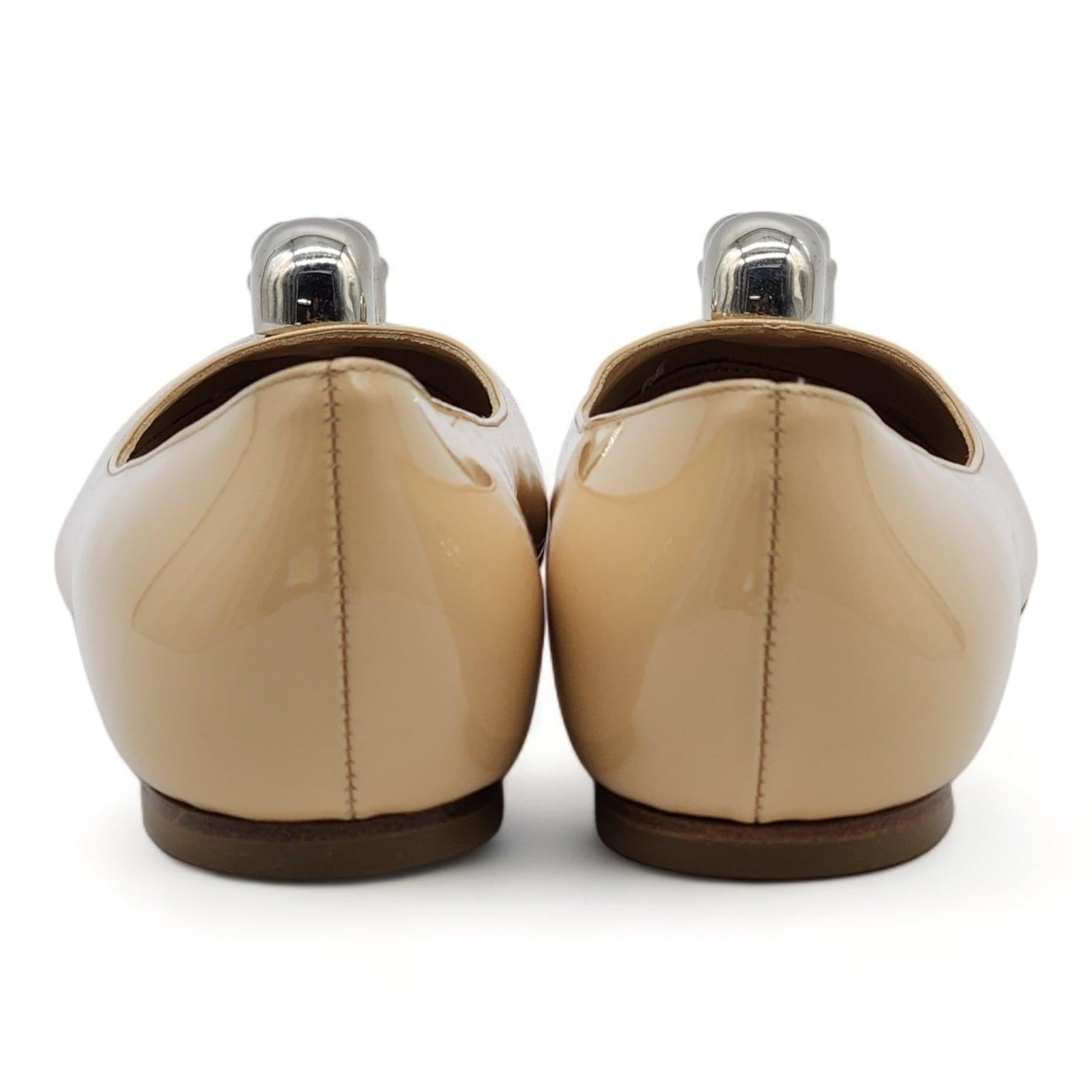 Alexander McQueen Skull Ballerinas Patent Leather in Beige In Excellent Condition For Sale In Los Angeles, CA