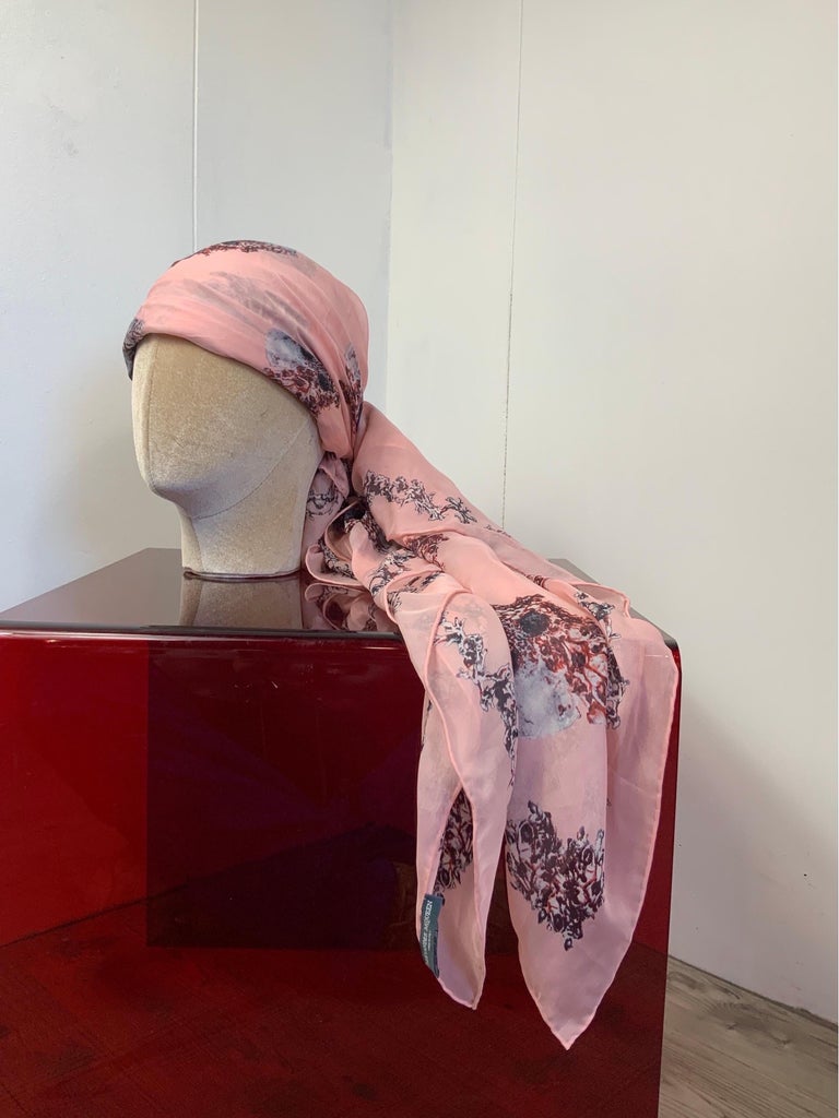 Alexander McQueen Skull pink Foulard For Sale at 1stDibs