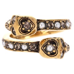 Alexander McQueen - Bague à tête de mort en perles et cristaux