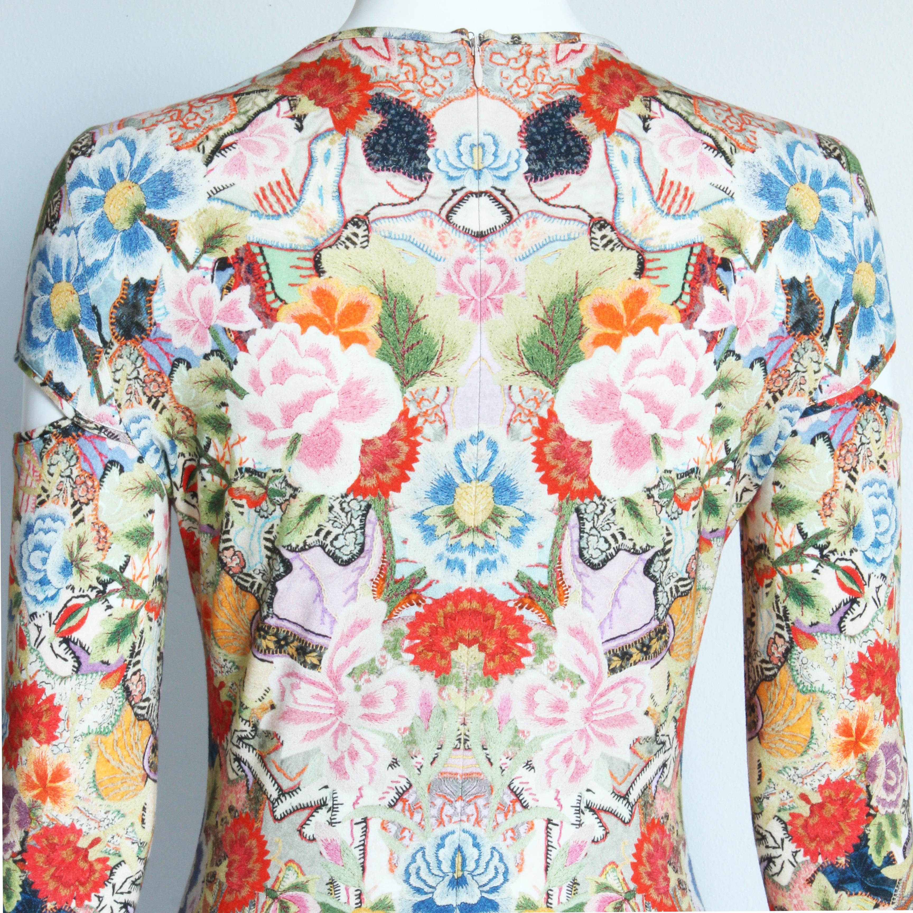 Alexander McQueen Vestido de manga acuchillada Caleidoscopio Estampado Floral Abstracto Bodycon en venta 4