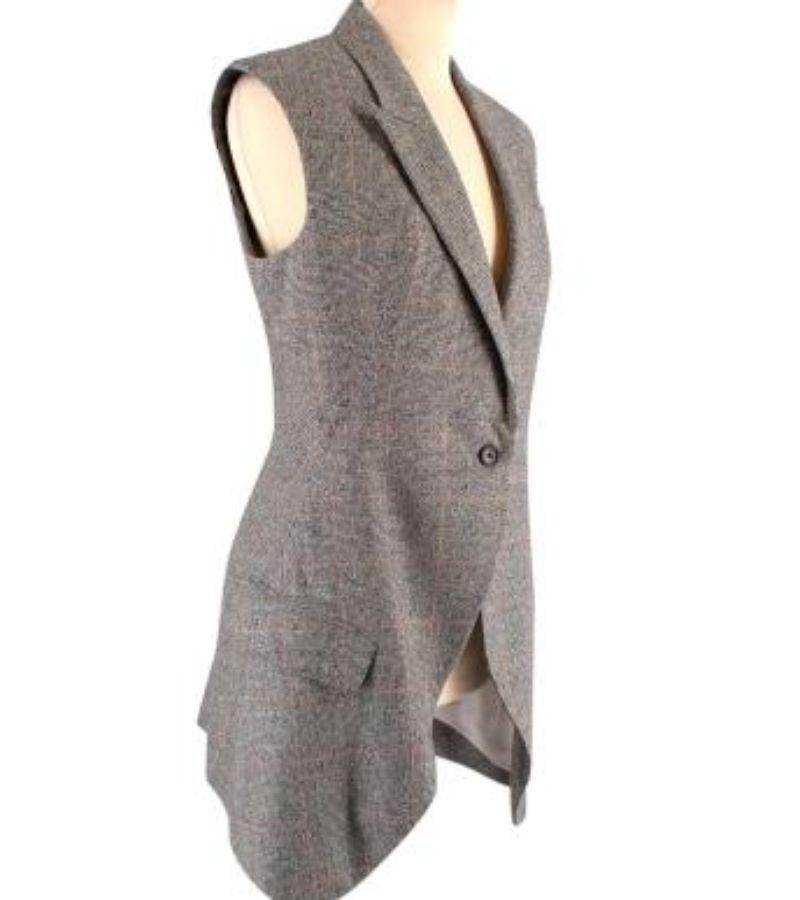 Alexander McQueen Prince of Wales Check Sleeveless Jacket 

- One-button fastening
- Lapel detailing
- Sleeveless
- Accentuated waist
- Two exterior pockets
- Fully lined
- Three interior pockets

Material
98% Wool, 2% Elastane
Lining: 50% Rayon,