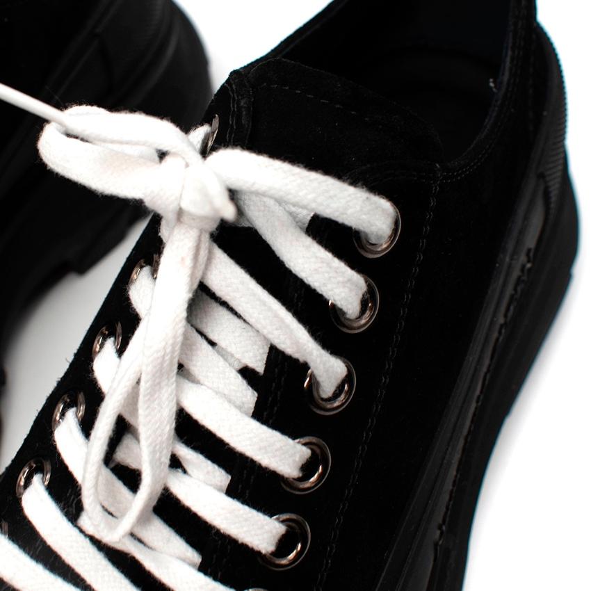 Alexander McQueen Slick Black Suede Platform Sneakers In Excellent Condition For Sale In London, GB