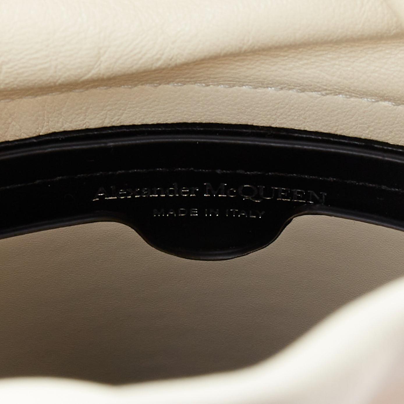 ALEXANDER MCQUEEN Soft Curve AM logo black white leather bucket bag For Sale 5