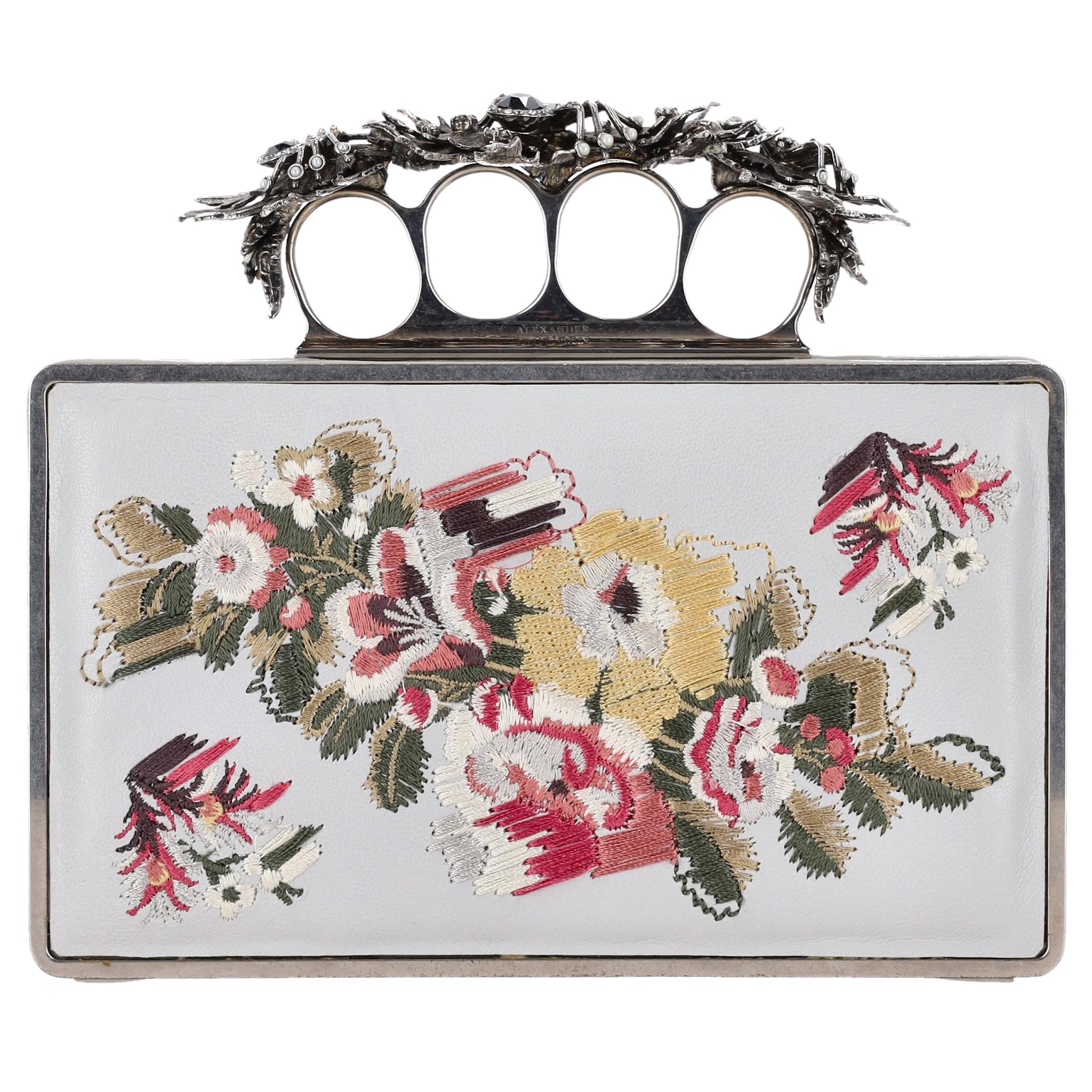 Alexander McQueen pochette en cuir brodée d'araignées et de crânes État moyen à London, GB