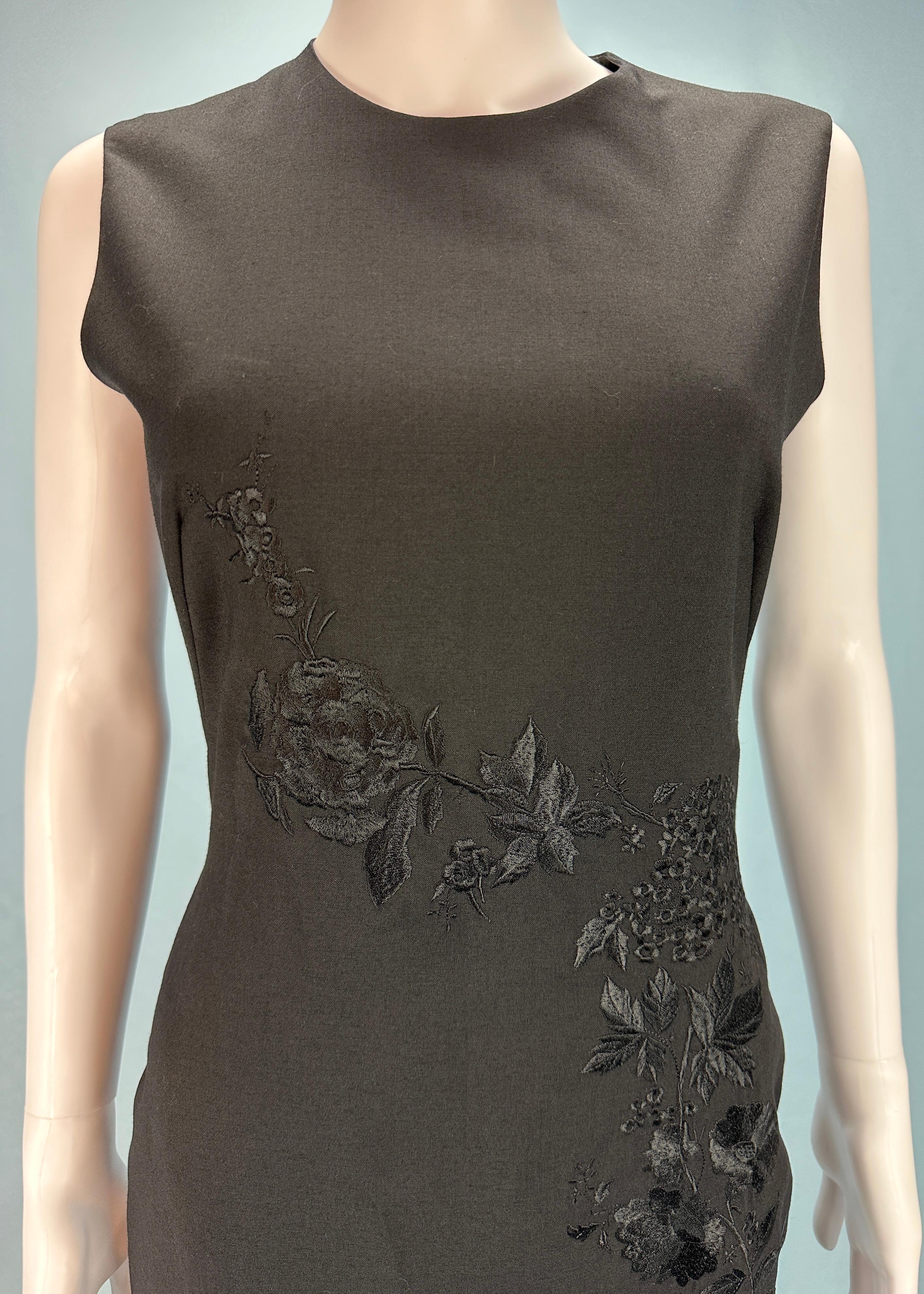 Alexander McQueen Vestido Bordado Floral Negro Primavera 1998 en Excelente estado para la venta en Hertfordshire, GB