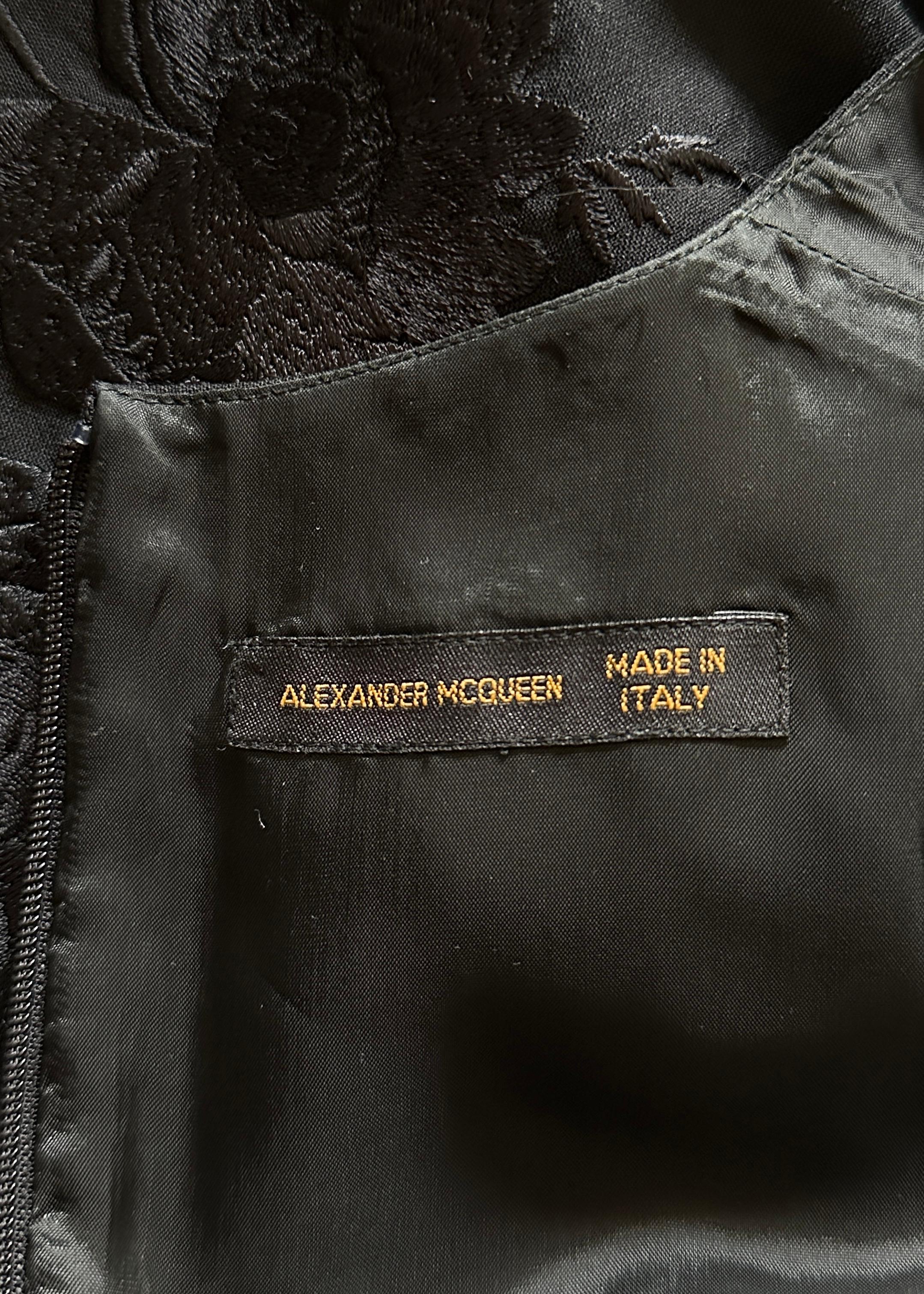 Alexander McQueen Vestido Bordado Floral Negro Primavera 1998 en venta 3