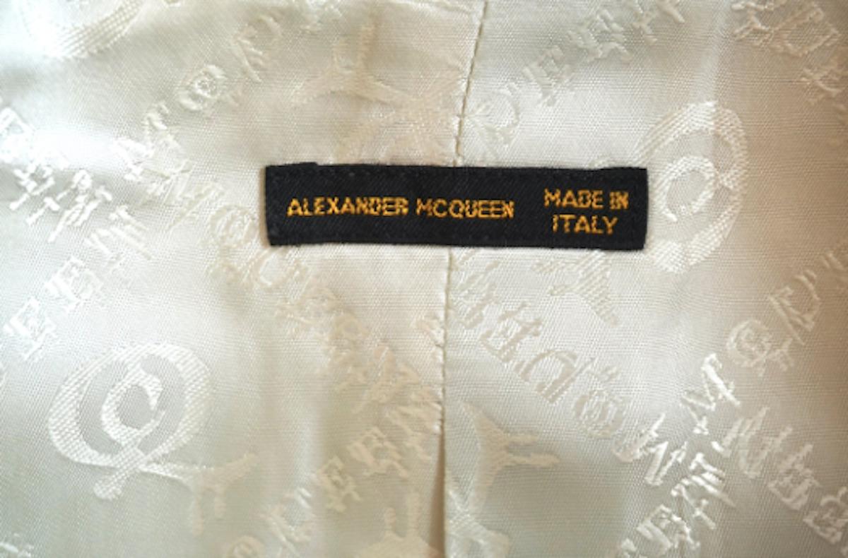 Tailleur jupe Alexander McQueen printemps 1999 (Look 52) en vente 3