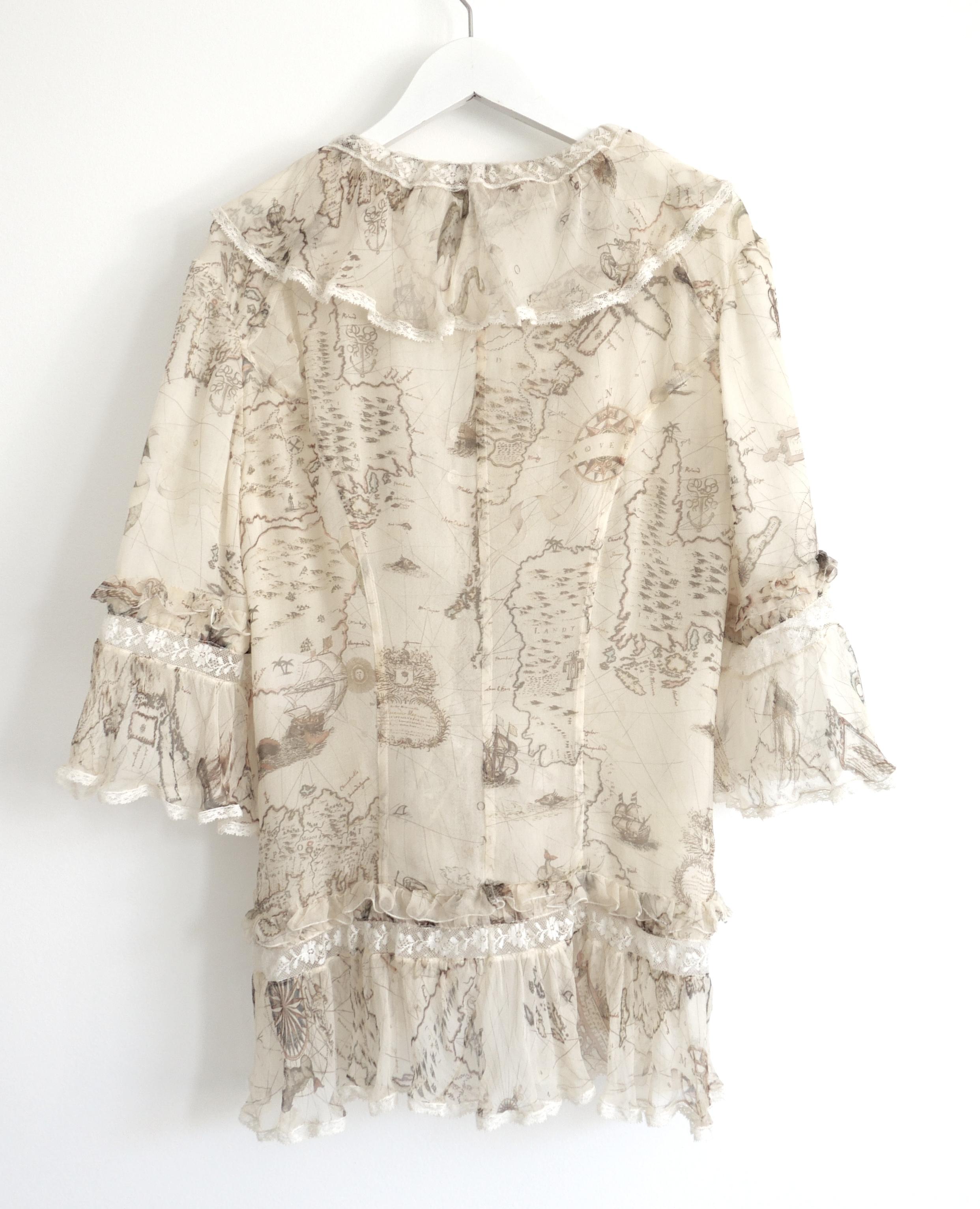 De las mujeres Blusa con volante de seda y estampado de mapas Alexander McQueen Primavera 2005 en venta