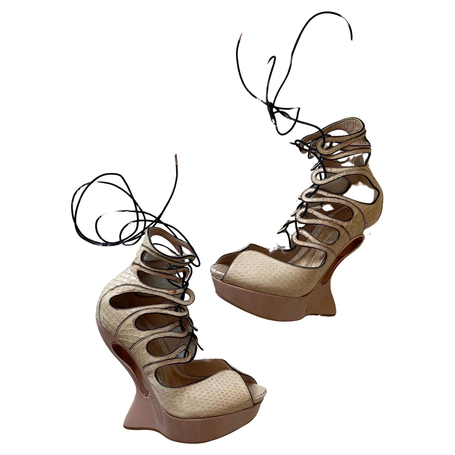 Alexander McQueen Primavera 2012 tacones esculturales de piel de serpiente Talla 7 en venta